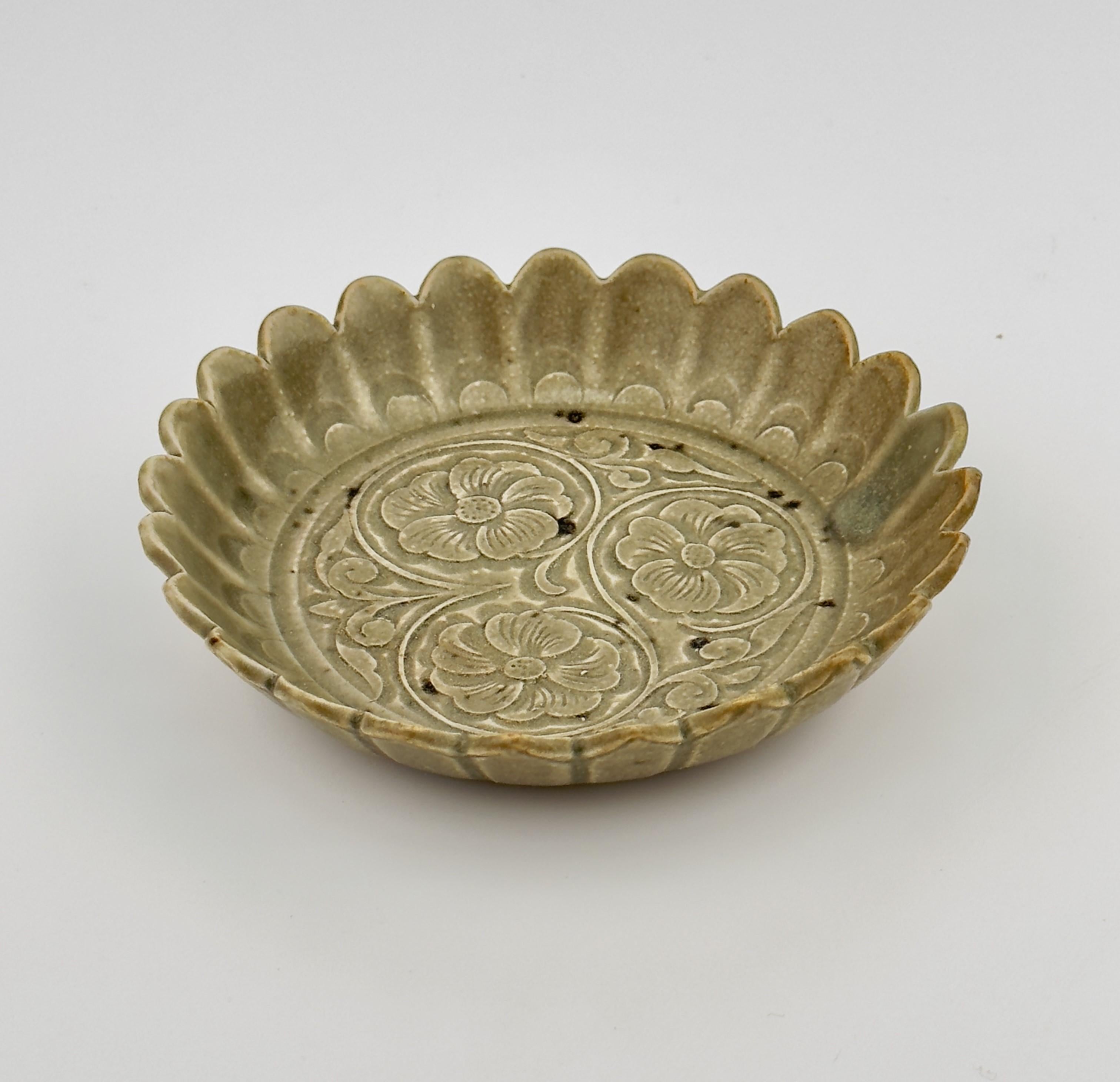 Small Celadon Chrysanthemum Dish, Northern Song Dynasty(AD 960~1127) For Sale 1