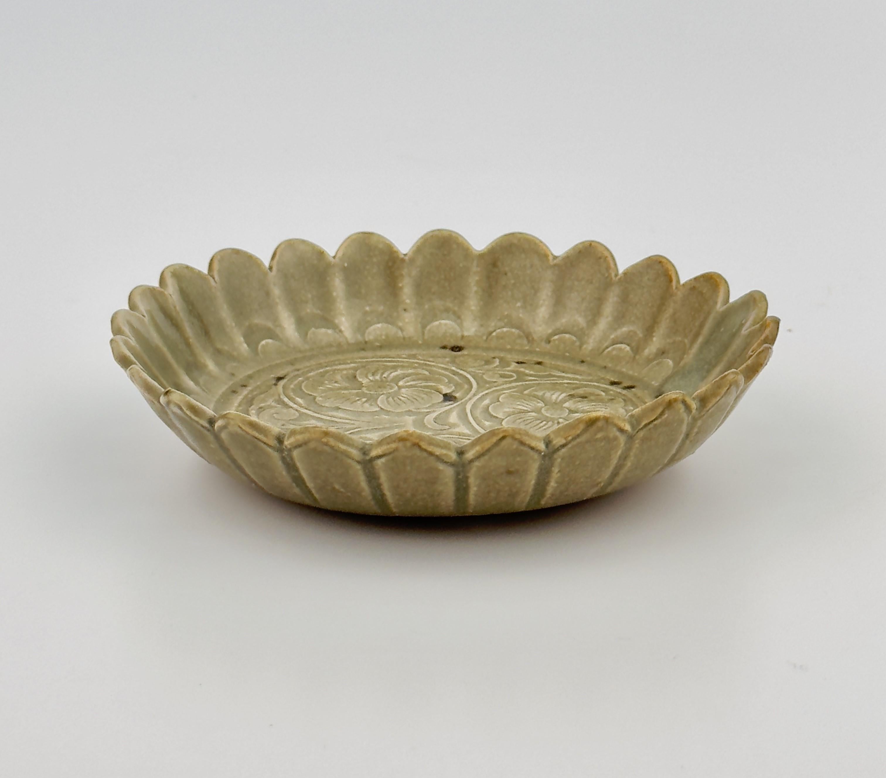 Small Celadon Chrysanthemum Dish, Northern Song Dynasty(AD 960~1127) For Sale 2