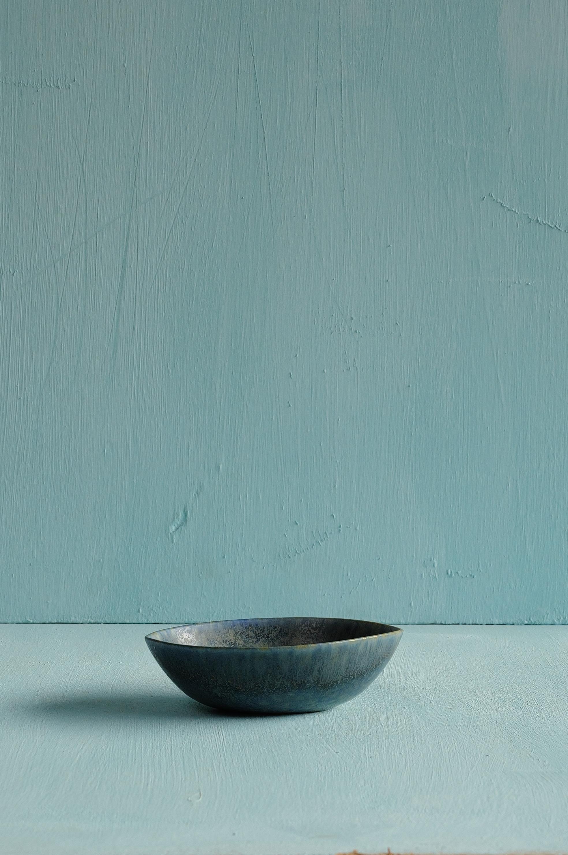 Milieu du XXe siècle Small ceramic bowl by Carl-Harry Stålhane, Rörstrand, Sweden, 1950s en vente