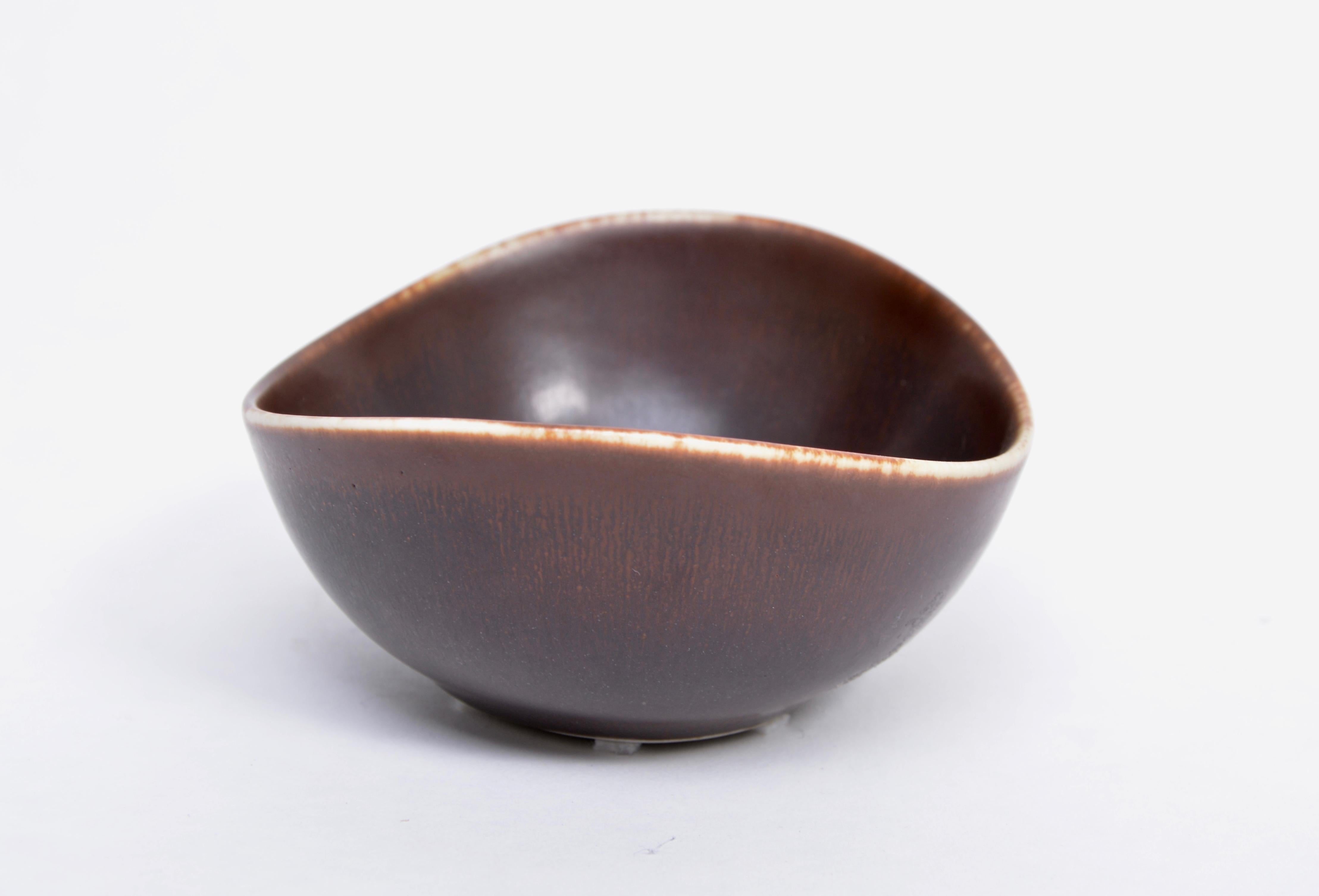 20th Century Small Brown Mid-Century Modern Ceramic bowl by Gunnar Nylund for Rörstrand