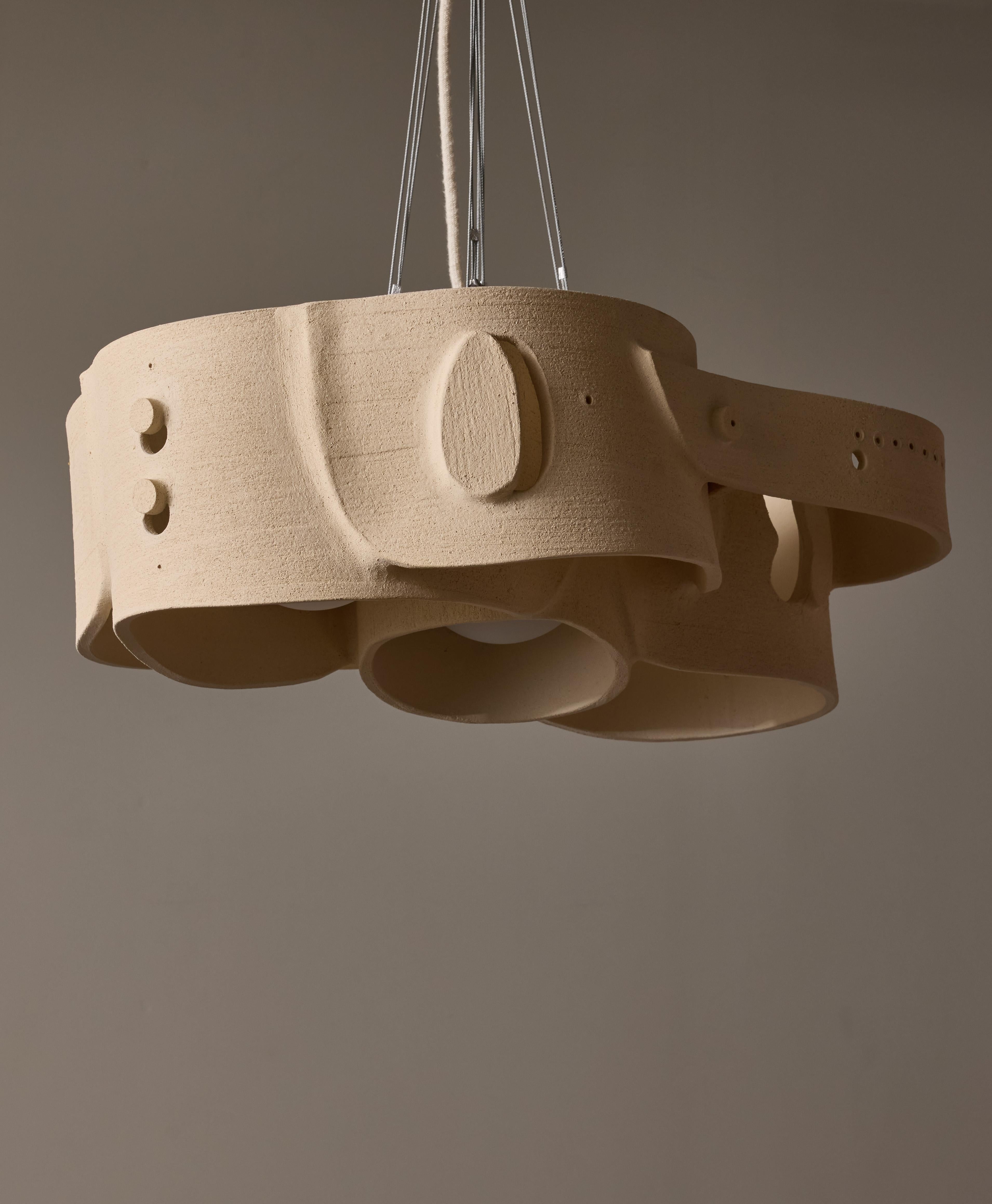 Francese Piccolo lampadario in ceramica di Olivia Cognet in vendita