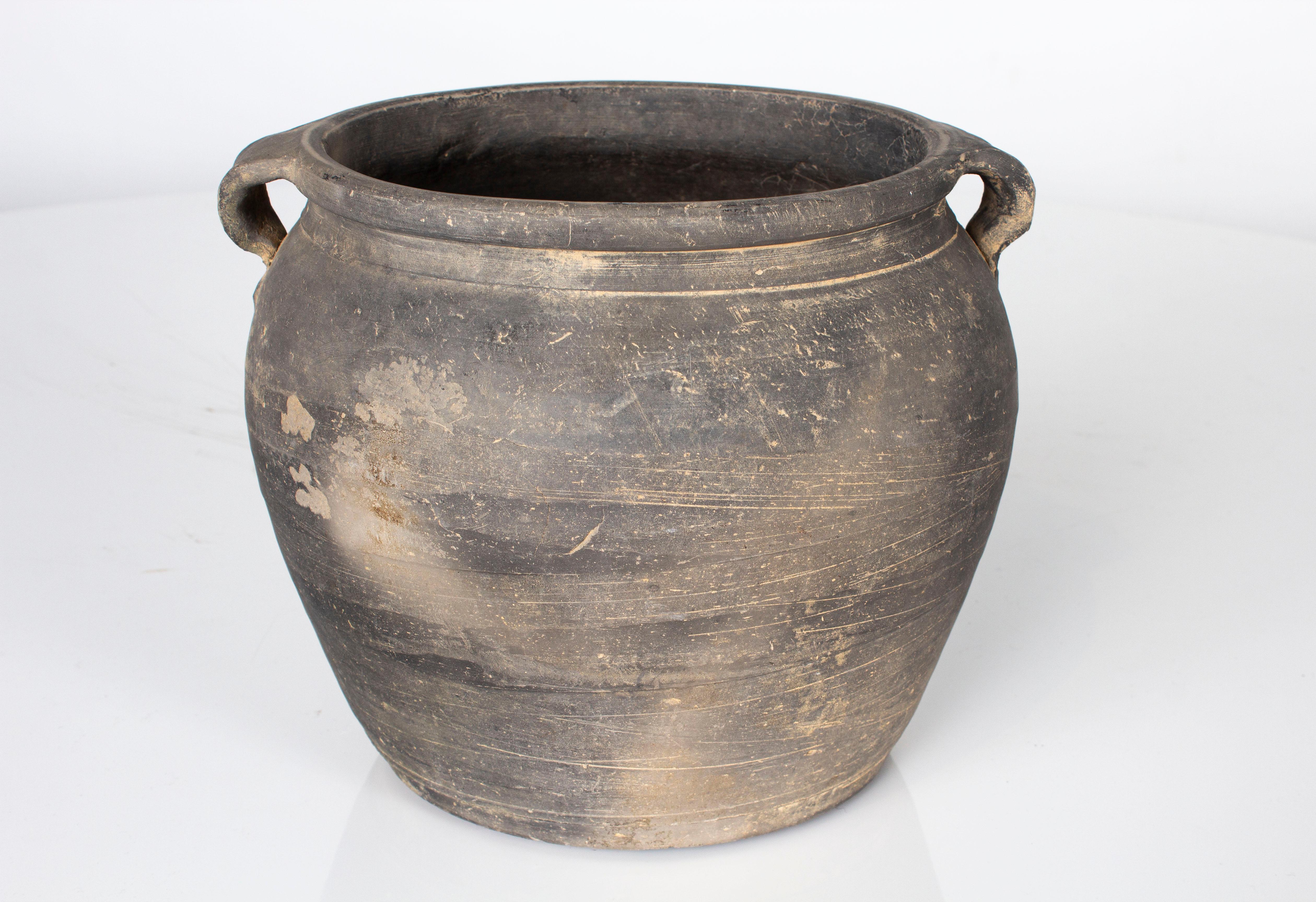 Small Ceramic Pot In Good Condition In Dallas, TX