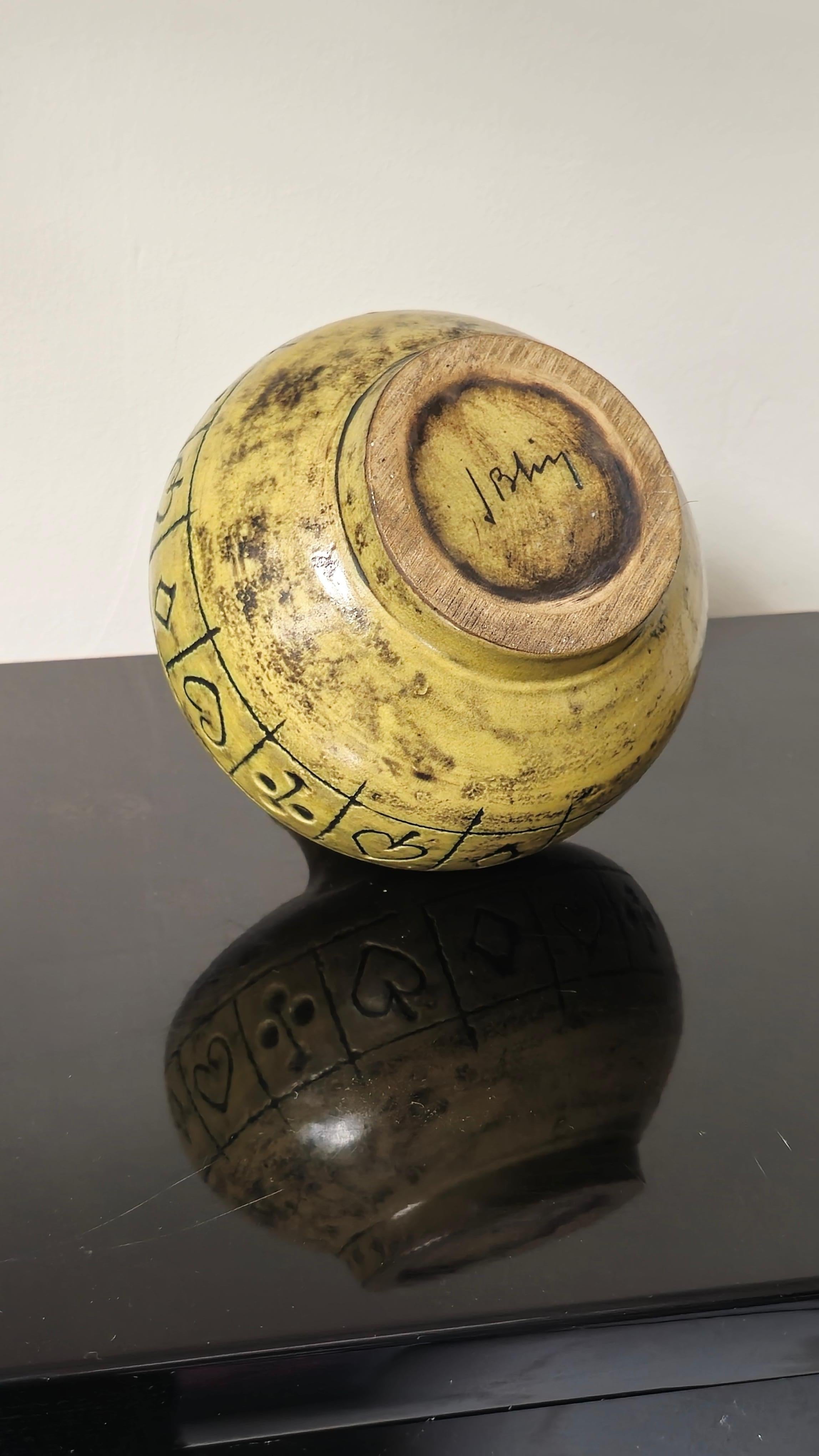 Mid-Century moderno Piccolo Soliflores in ceramica di Jacques Blin con motivi di carte da gioco, Francia, anni '50 in vendita