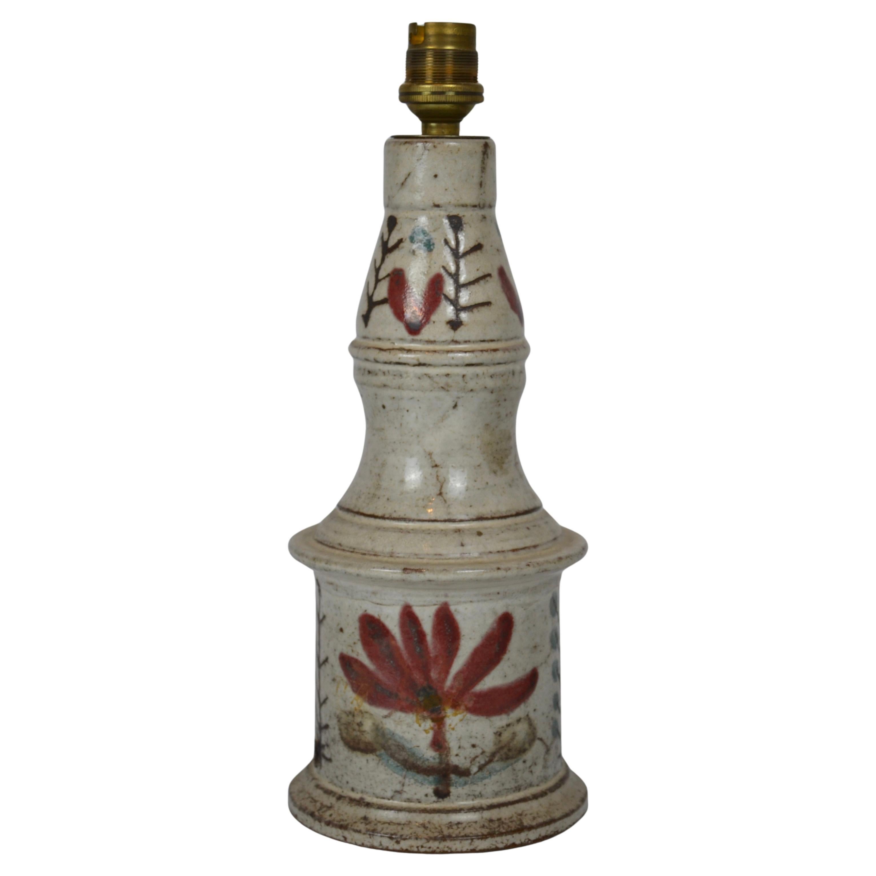 Elegante Keramiklampe von Gustave Reynaud aus den Ateliers Le Mûrier, Frankreich, 1950er/1960er Jahre
Klassisches Werk der Arbeit des französischen Keramikers
Bajonett-Glühbirne (B22)
Zu verkaufen ohne Lampenschirm
Schöne Lampe!
Sehr guter Zustand