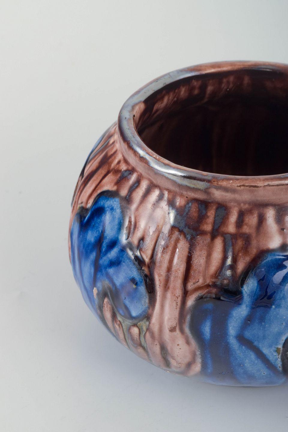 Art Nouveau Small ceramic vase, attributed to Møller & Bøgely. Approx. 1918–1922. For Sale