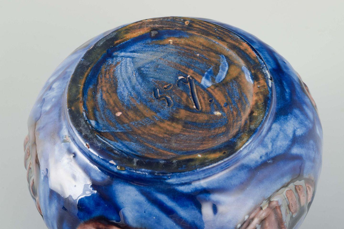 Small ceramic vase, attributed to Møller & Bøgely. Approx. 1918–1922. In Good Condition For Sale In København, Copenhagen