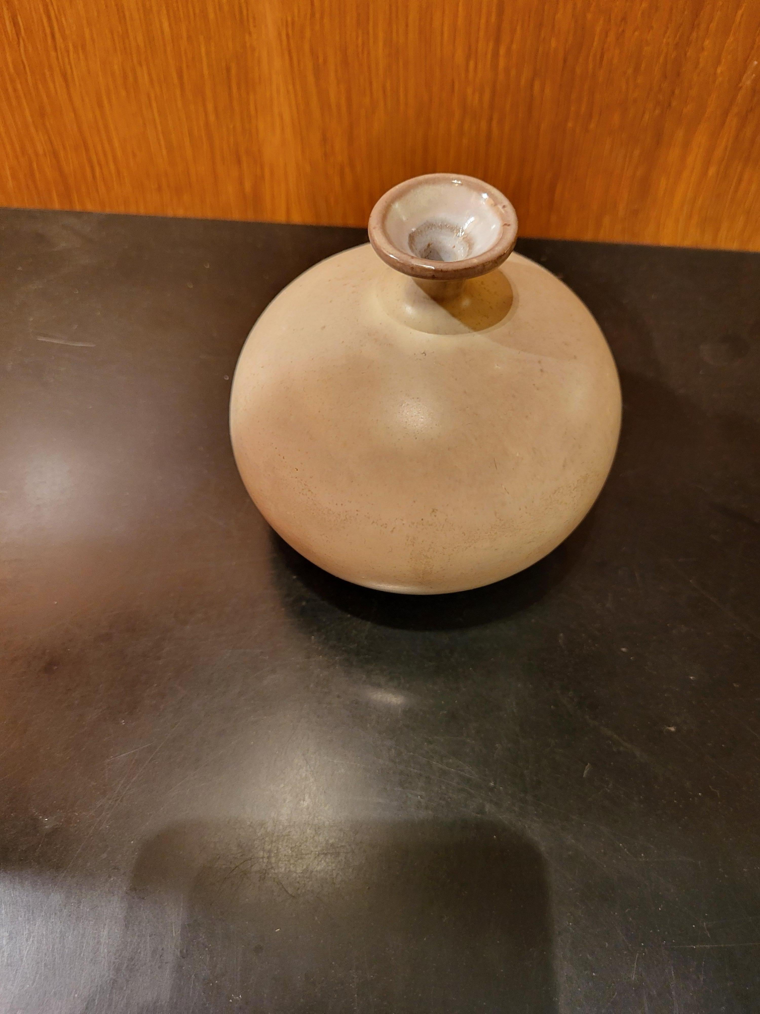Small ceramic vase by Ruelland, France, 1960's In Good Condition For Sale In Paris, FR