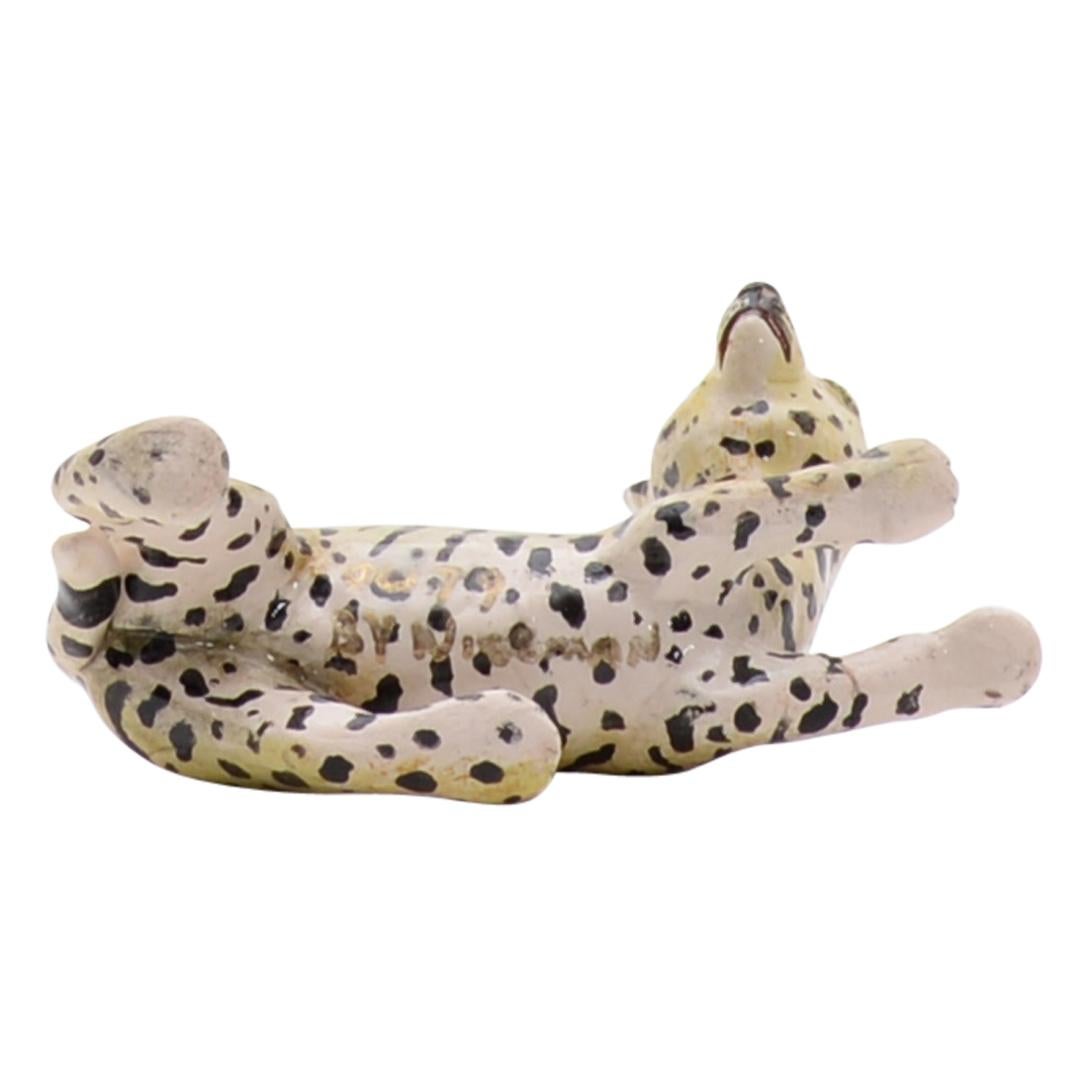 Sud-africain Petite sculpture de chat sauvage en céramique, faite à la main en Afrique du Sud en vente