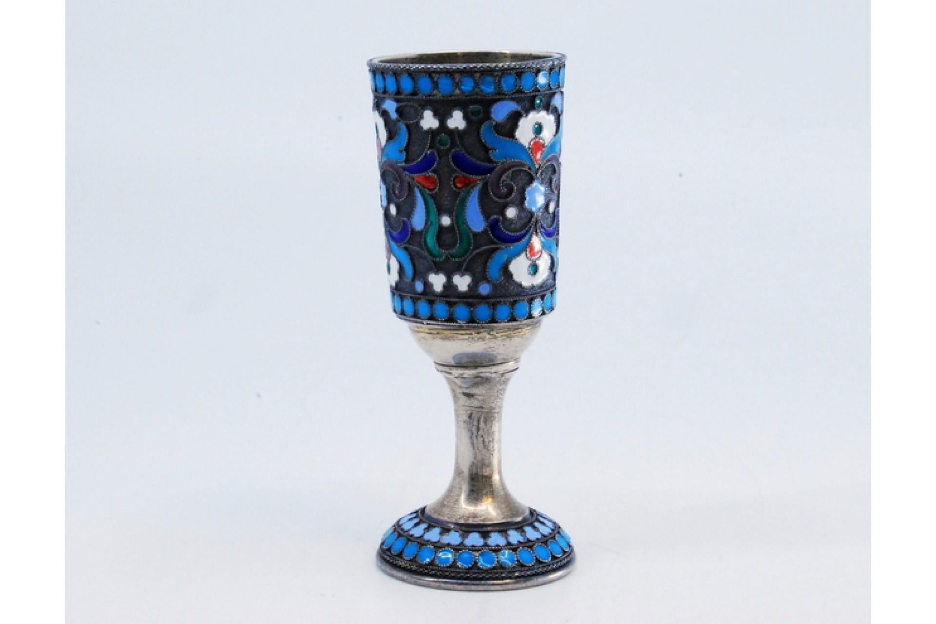 Small chalice in cloisonné enameled silver in the Russian style im Angebot 1