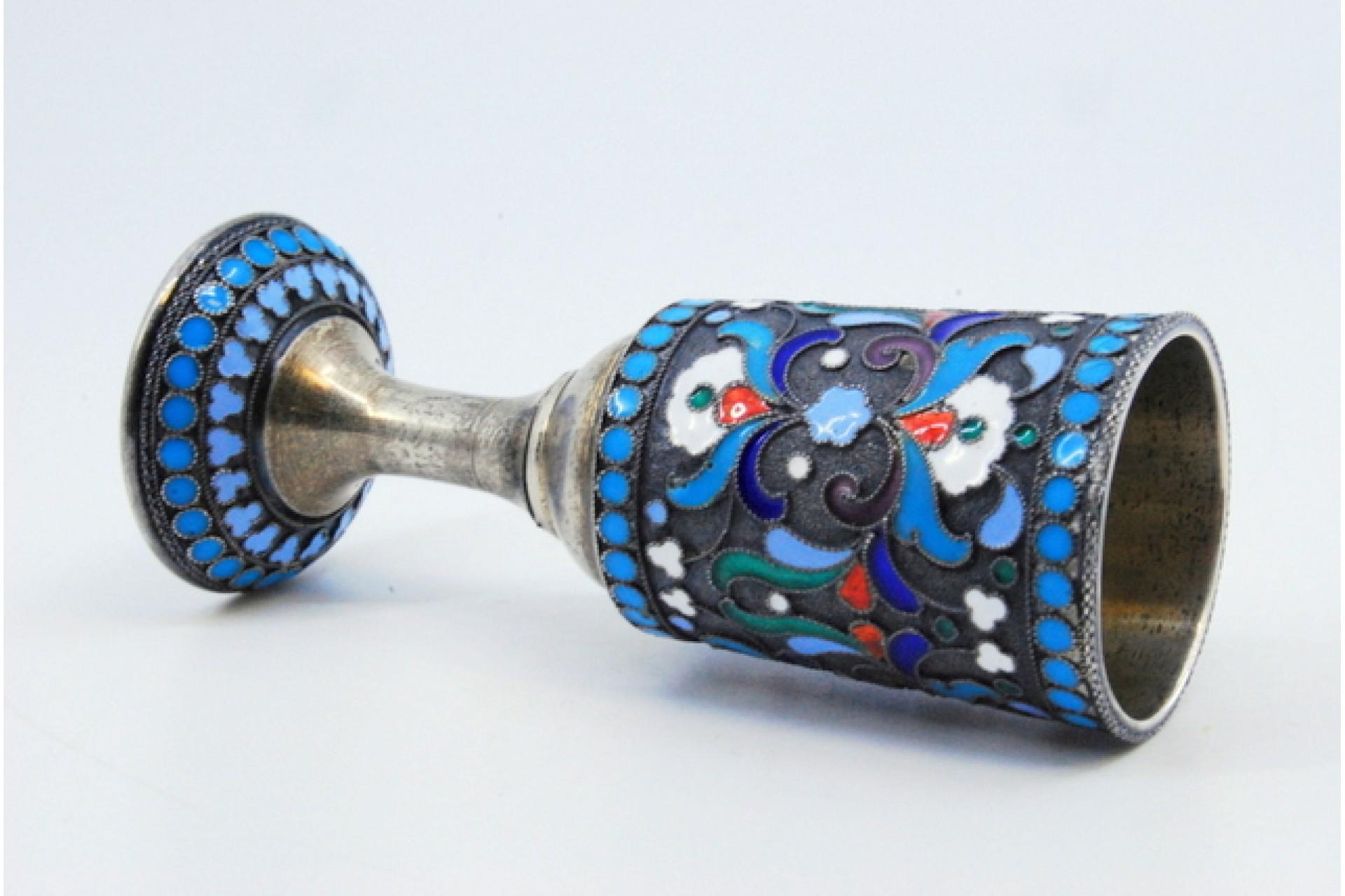 Small chalice in cloisonné enameled silver in the Russian style im Angebot 2