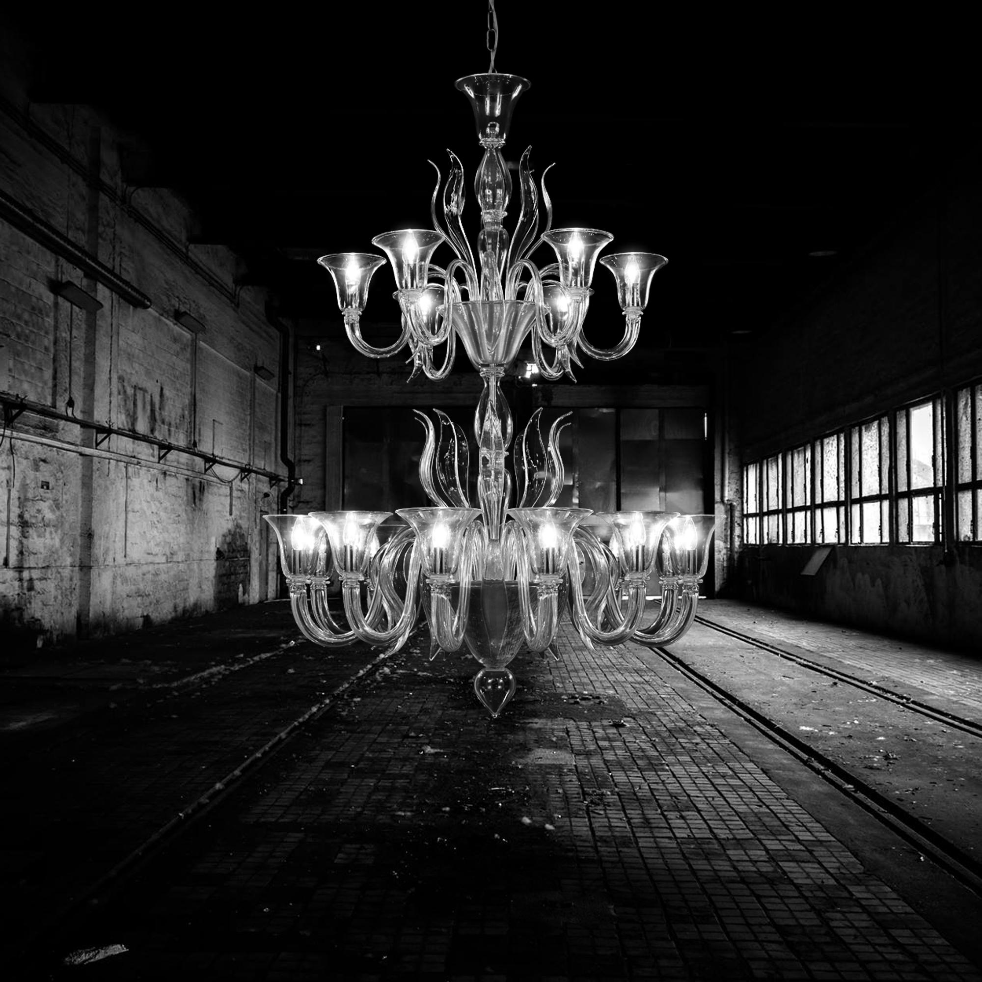 Piccolo lampadario a 3 bracci in vetro di Murano liscio di Acacia con luci discendenti di Multiforme in vendita 1
