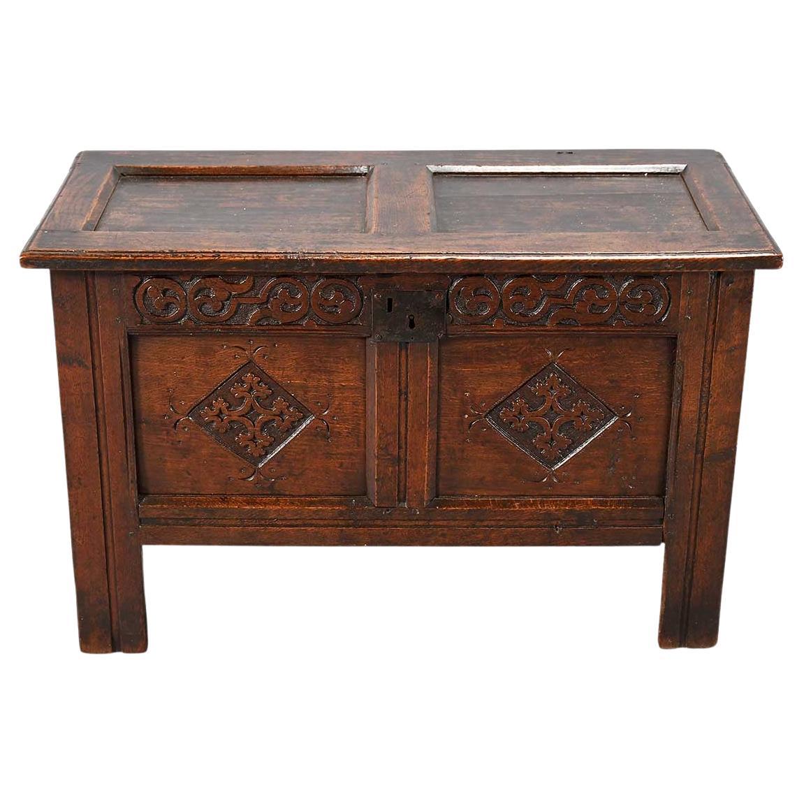 Petit coffret à panneaux en Oak de la période Charles II