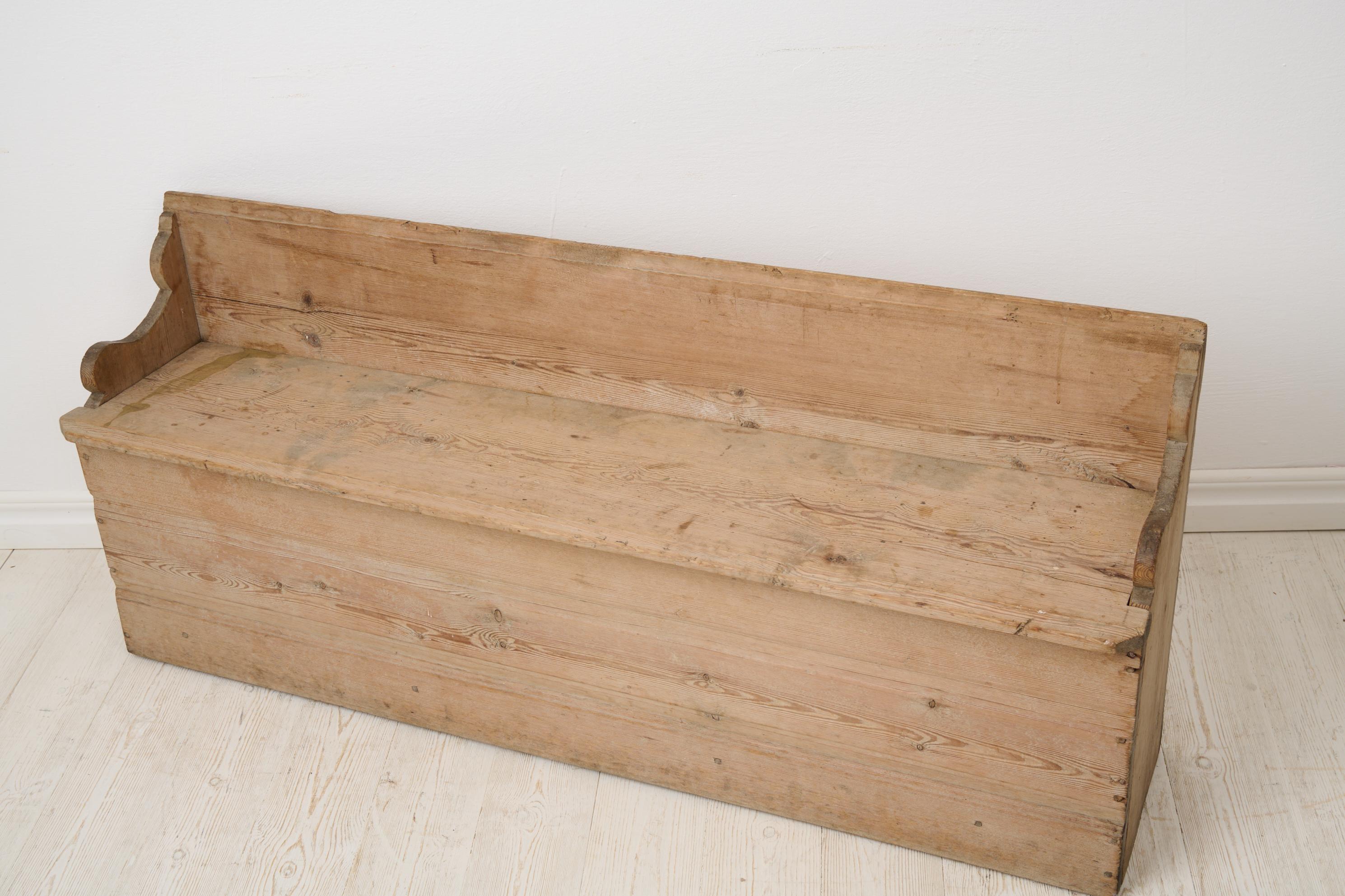 Charmant petit banc ancien d'art populaire primitif suédois à patine naturelle en vente 2