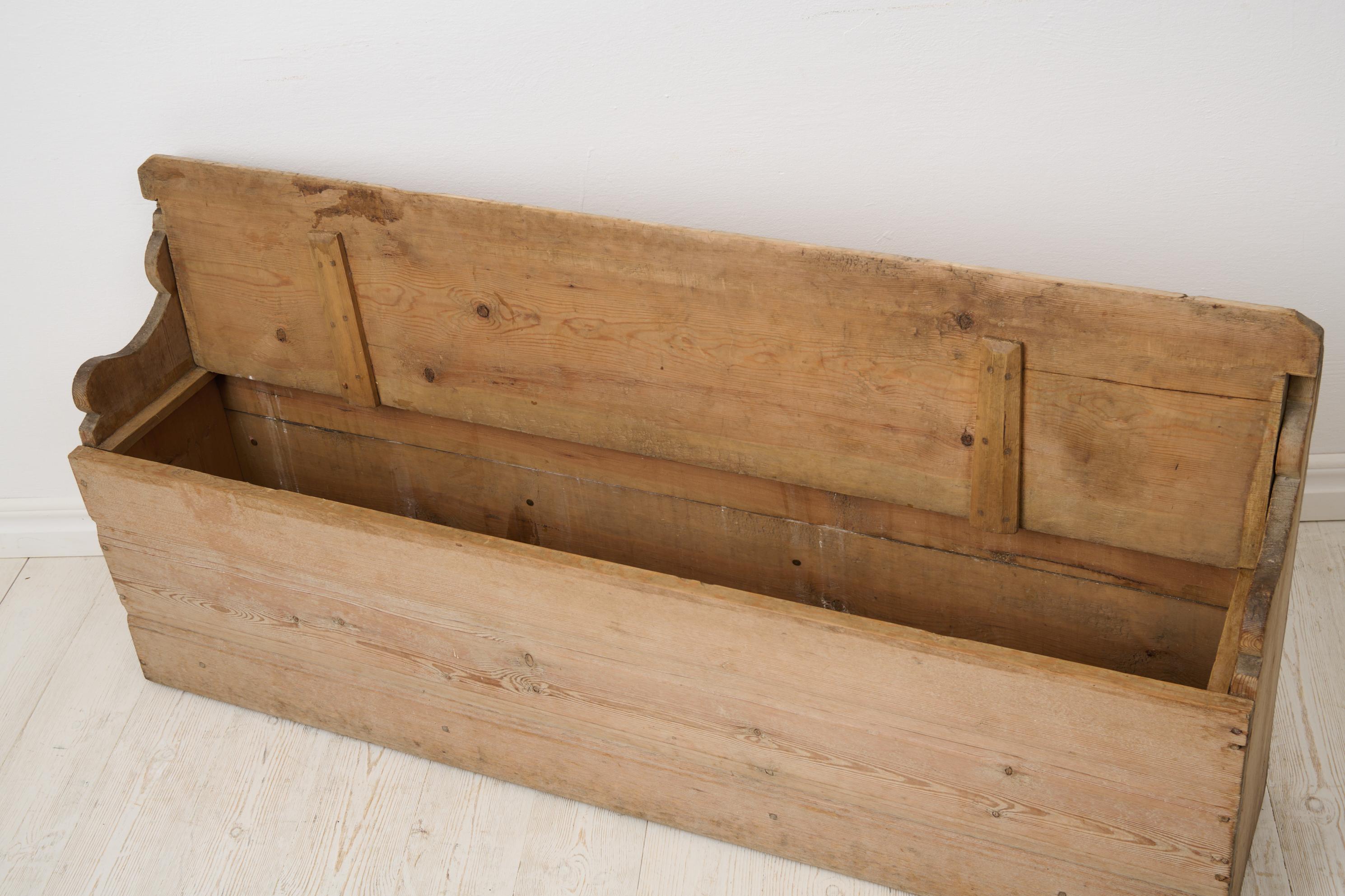 Charmant petit banc ancien d'art populaire primitif suédois à patine naturelle en vente 1