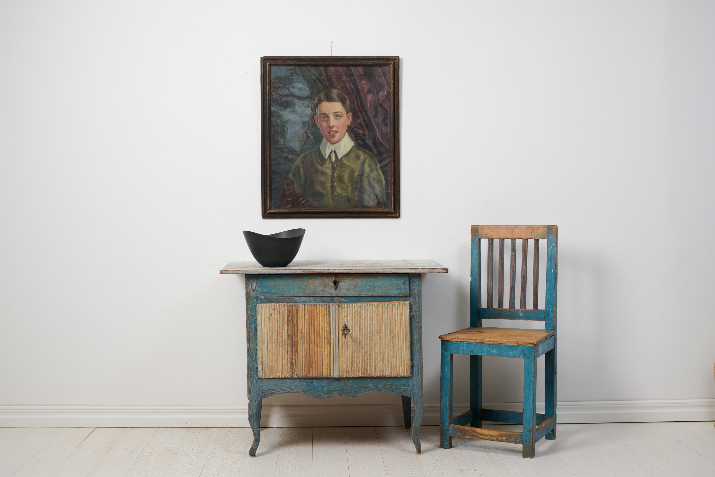 Small charming Swedish sideboard from the transitional period between the Rococo and Gustavian periods. This genuine, Swedish country house furniture was crafted by hand in Hälsingland around 1820, marking a unique blend of design elements.