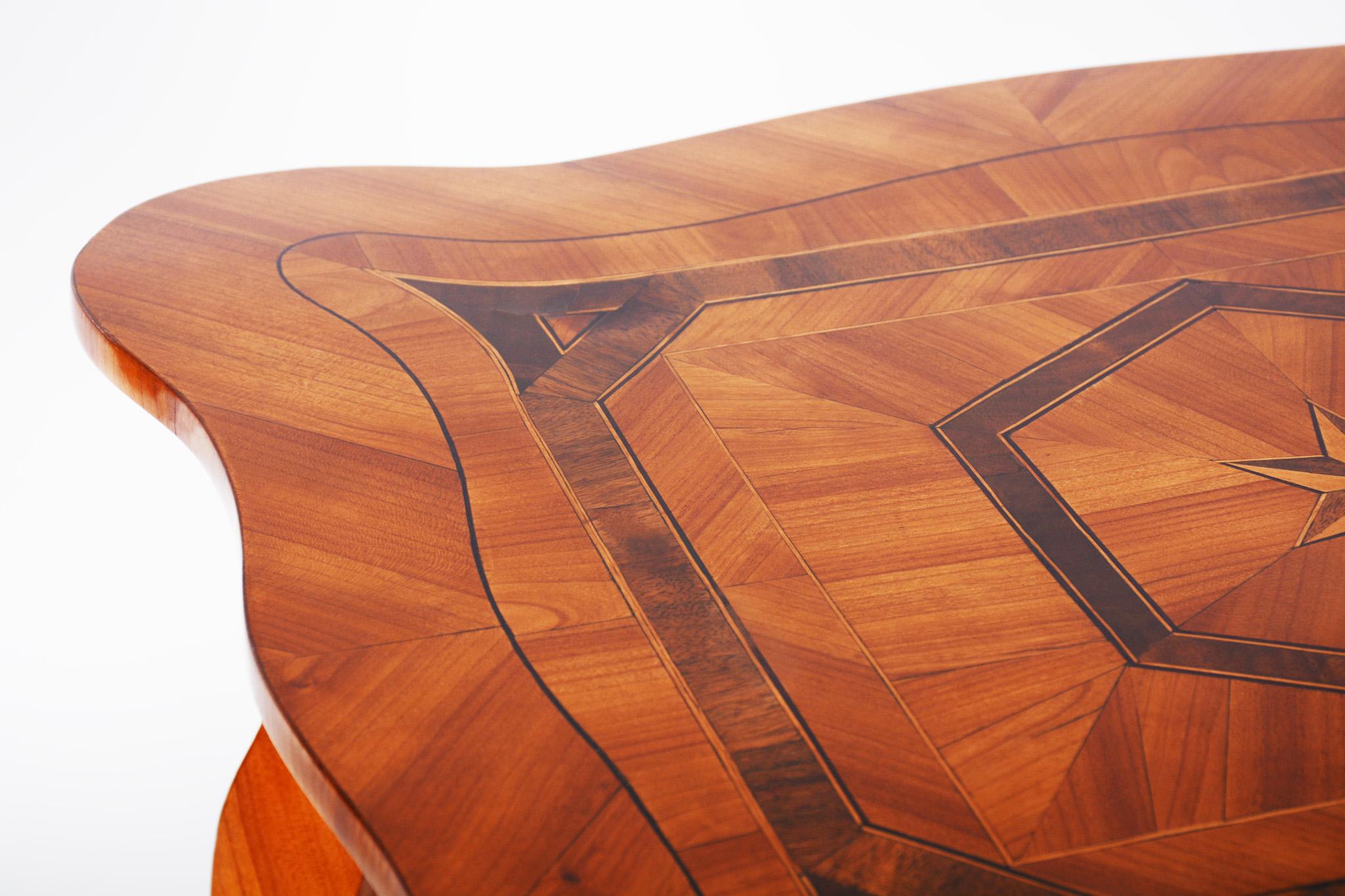 Small Cherry Classicism inlaid Table, Czechia, 1780-1789, Shellac Polished In Good Condition In Brandys nad Labem, Středočeský kraj