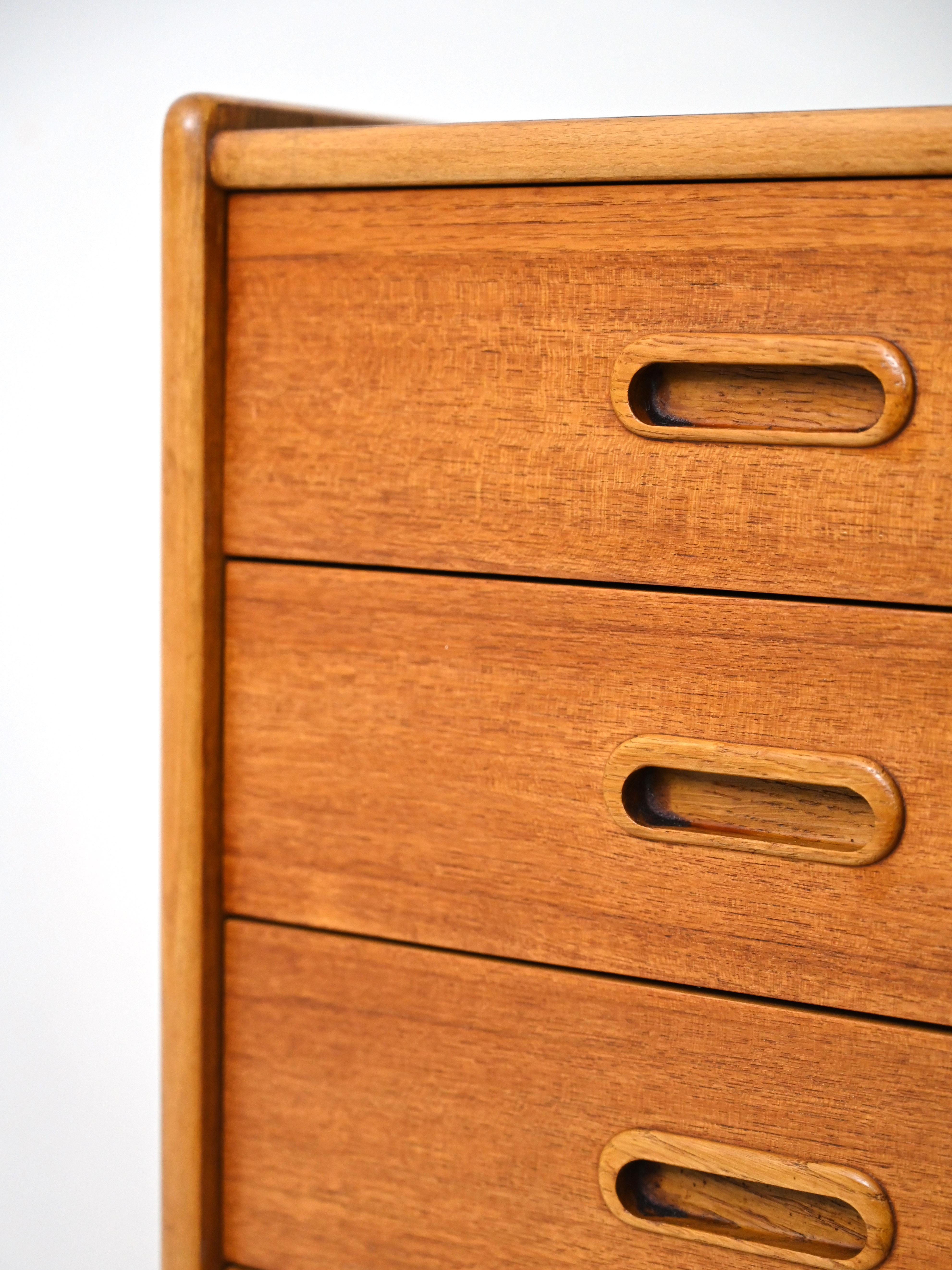 Small Chest of Drawers, Bedside Table of Swedish Modernism 2
