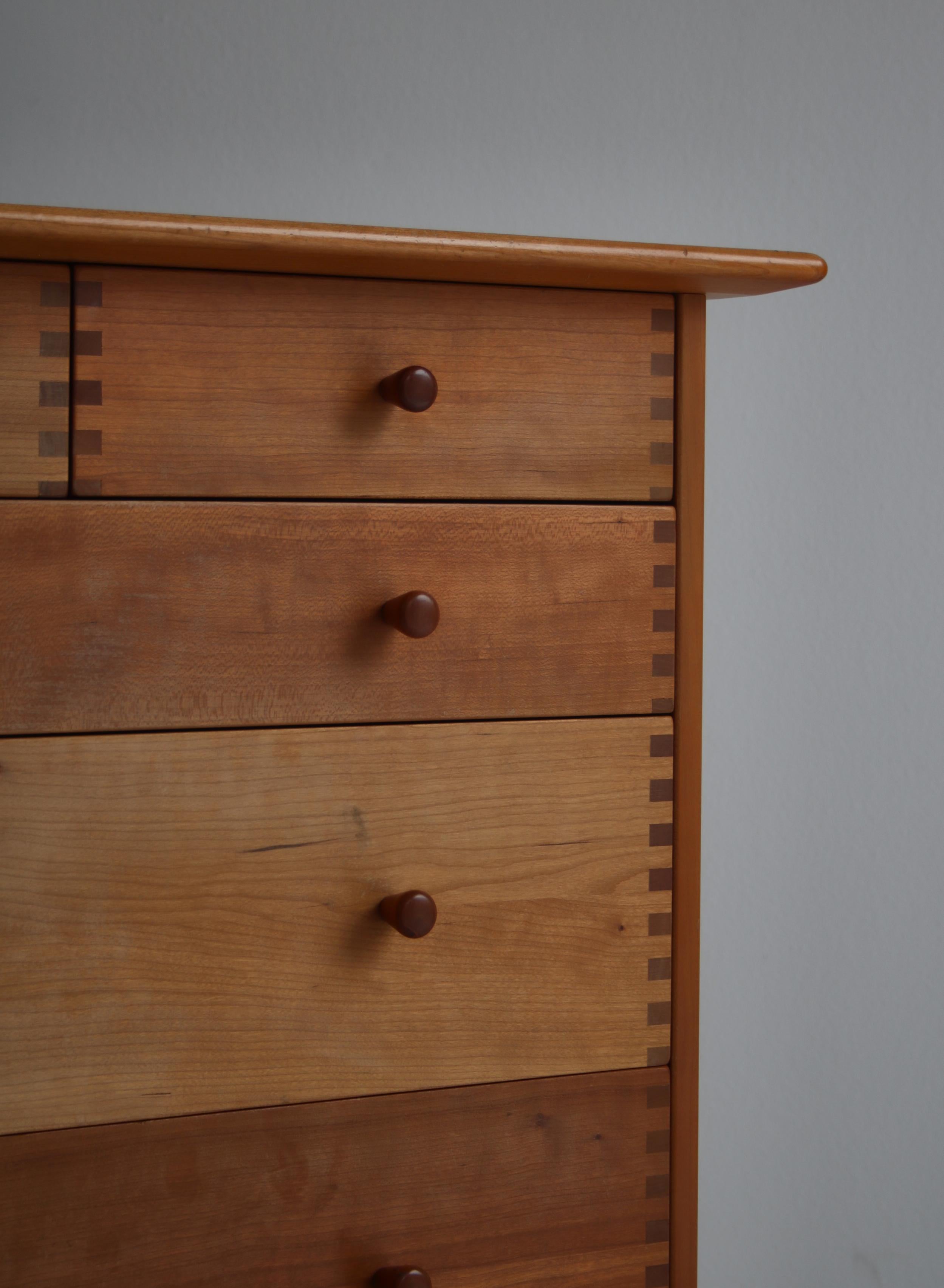 Small Chest of Drawers by Nissen & Gehl Made at Aksel Kjersgaard, Denmark In Good Condition In Odense, DK