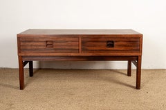 Petite commode, meuble d'entrée ou d'appoint, danoise en palissandre 1960.