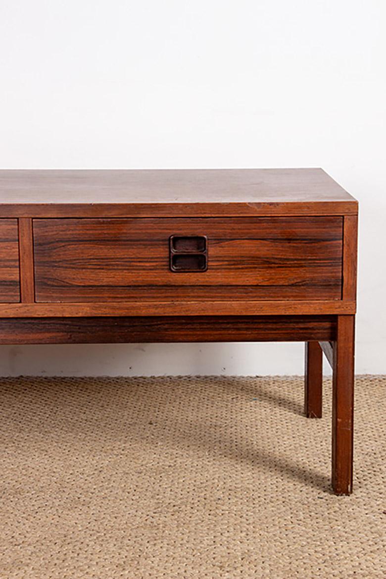 Scandinavo moderno Piccola cassettiera, mobile da ingresso o occasionale, danese in palissandro 1960. in vendita