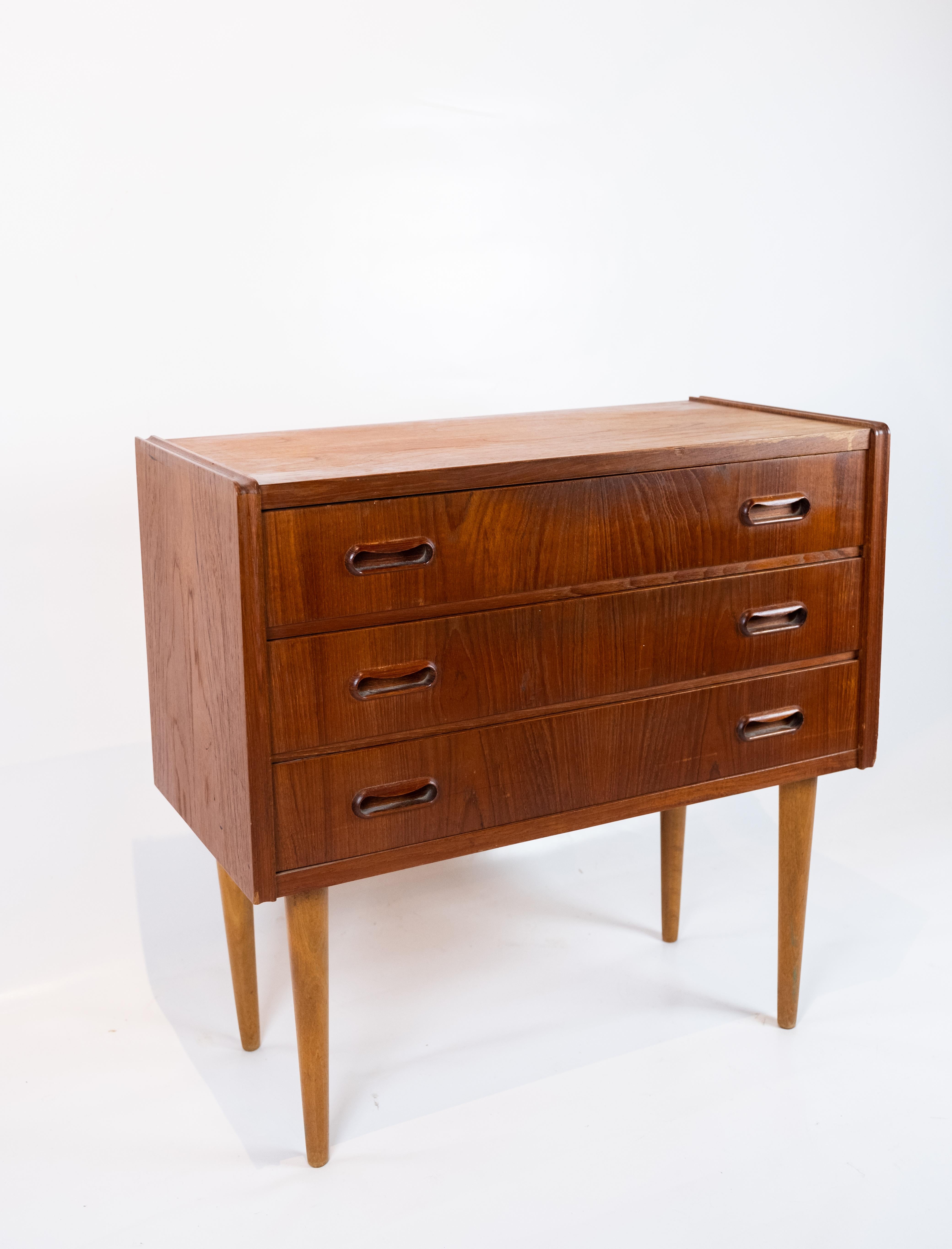 Small chest of drawers in teak of Danish design from the 1960s. The chest is in great vintage condition.
 