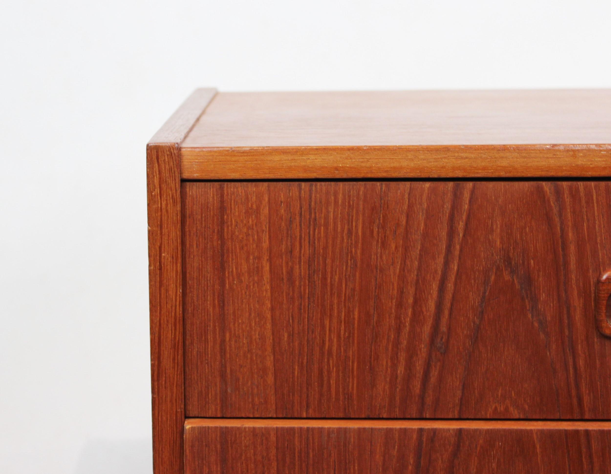 The small chest of drawers in teak, crafted in the 1960s, epitomizes Danish design excellence. With its sleek lines and warm teak wood, this piece exudes mid-century modern charm. Perfect for adding storage and style to any space, it showcases the