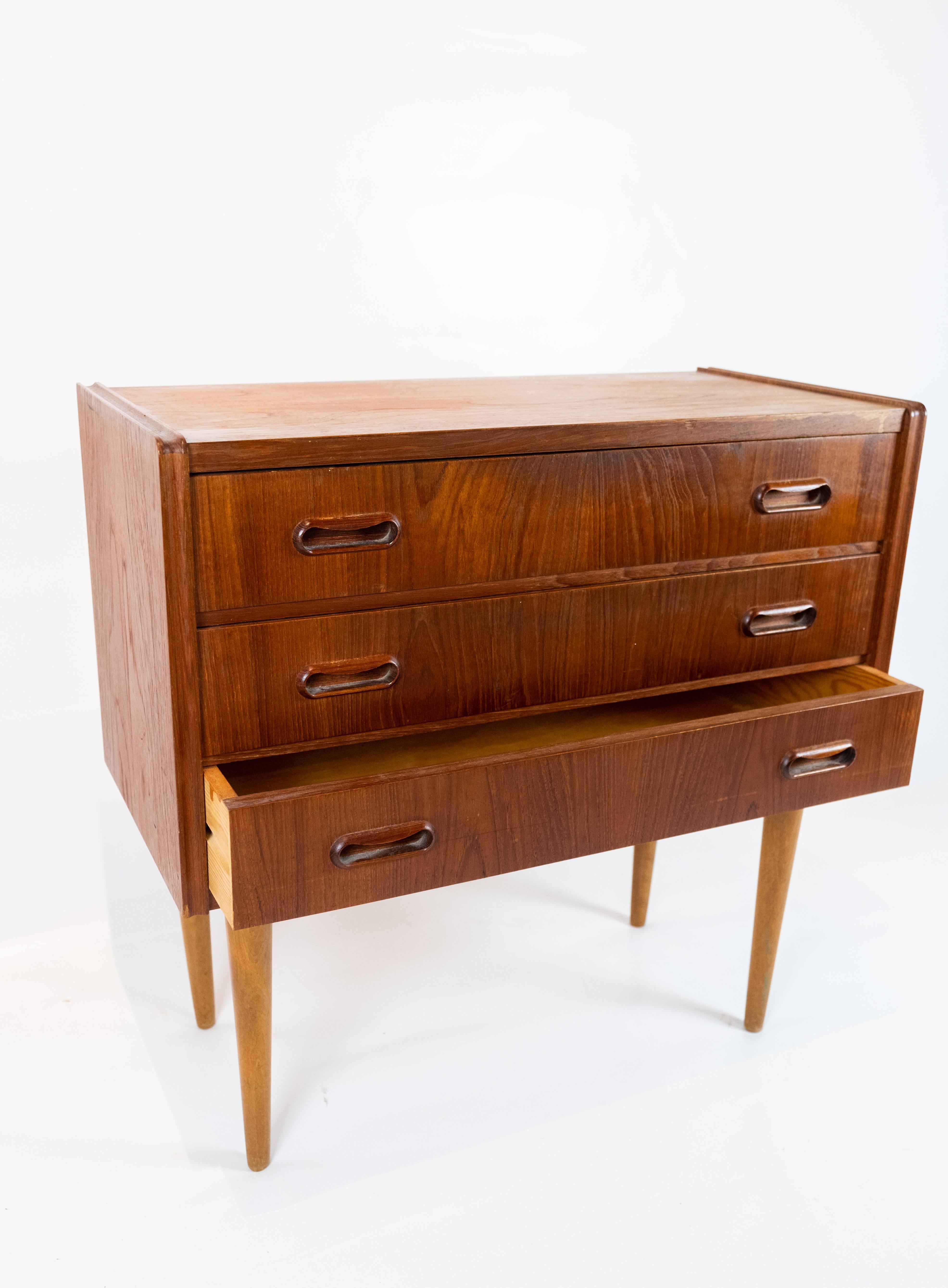 Small Chest of Drawers in Teak of Danish Design from the 1960s In Good Condition In Lejre, DK