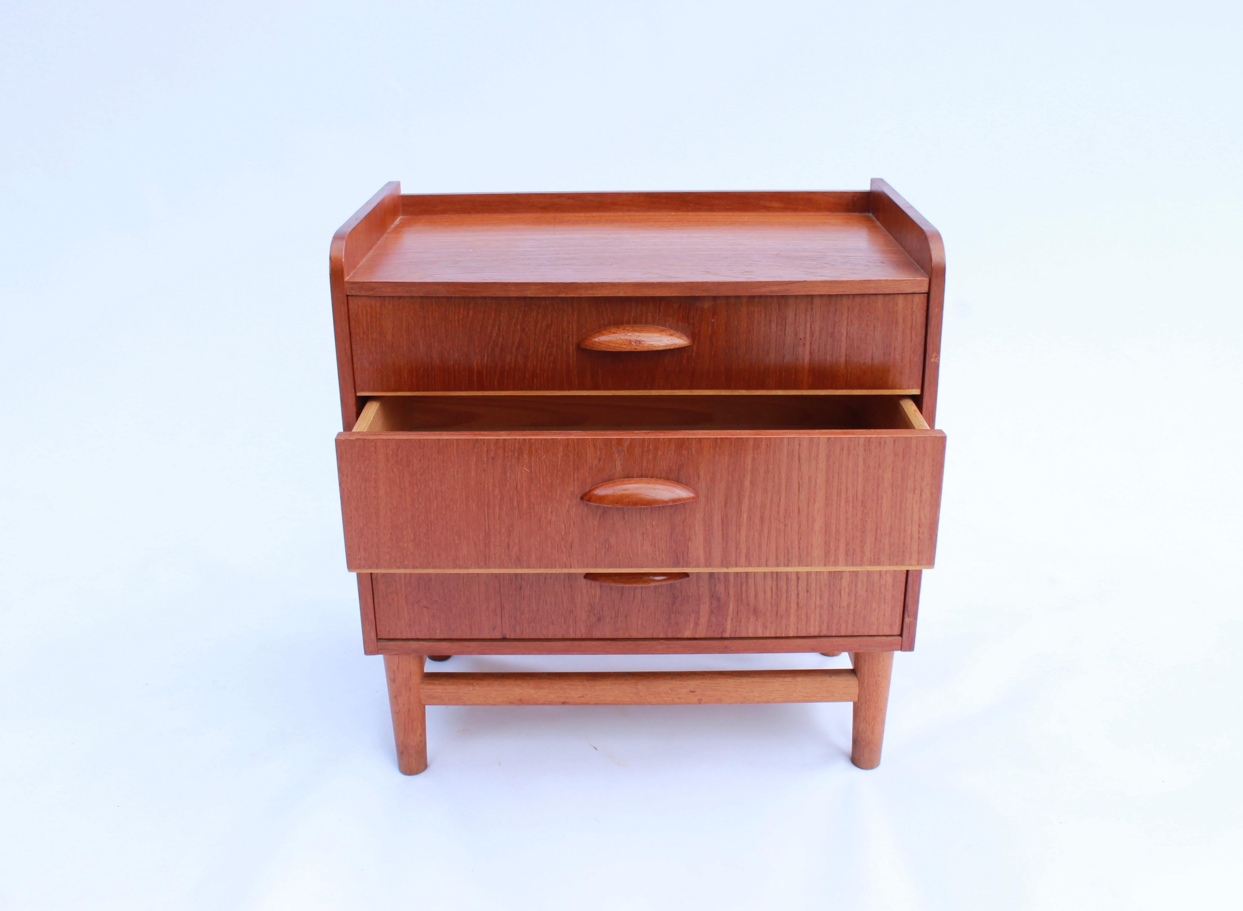 Mid-20th Century Small Chest of Drawers in Teak of Danish Design from the 1960s