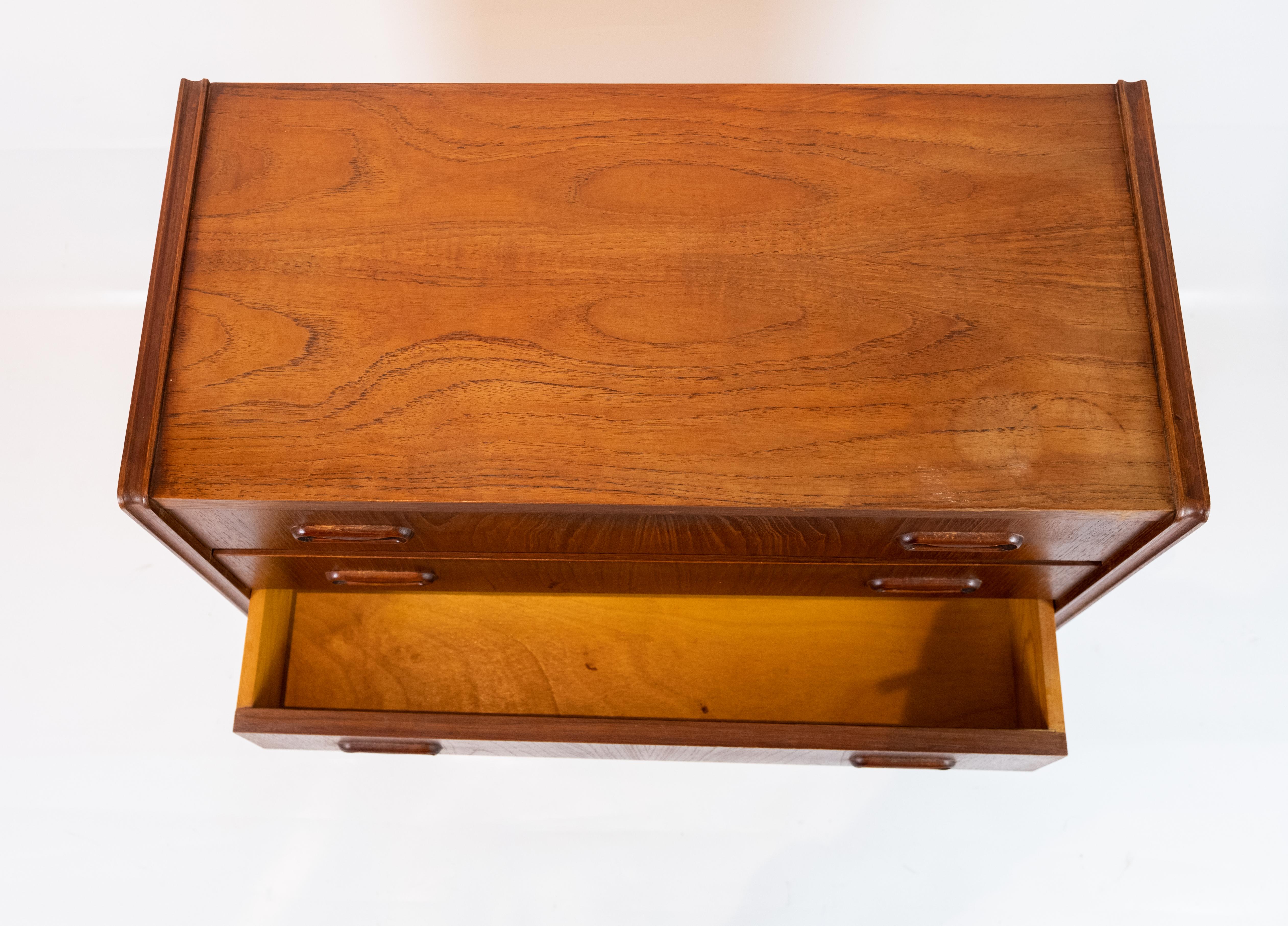 Mid-20th Century Small Chest of Drawers in Teak of Danish Design from the 1960s
