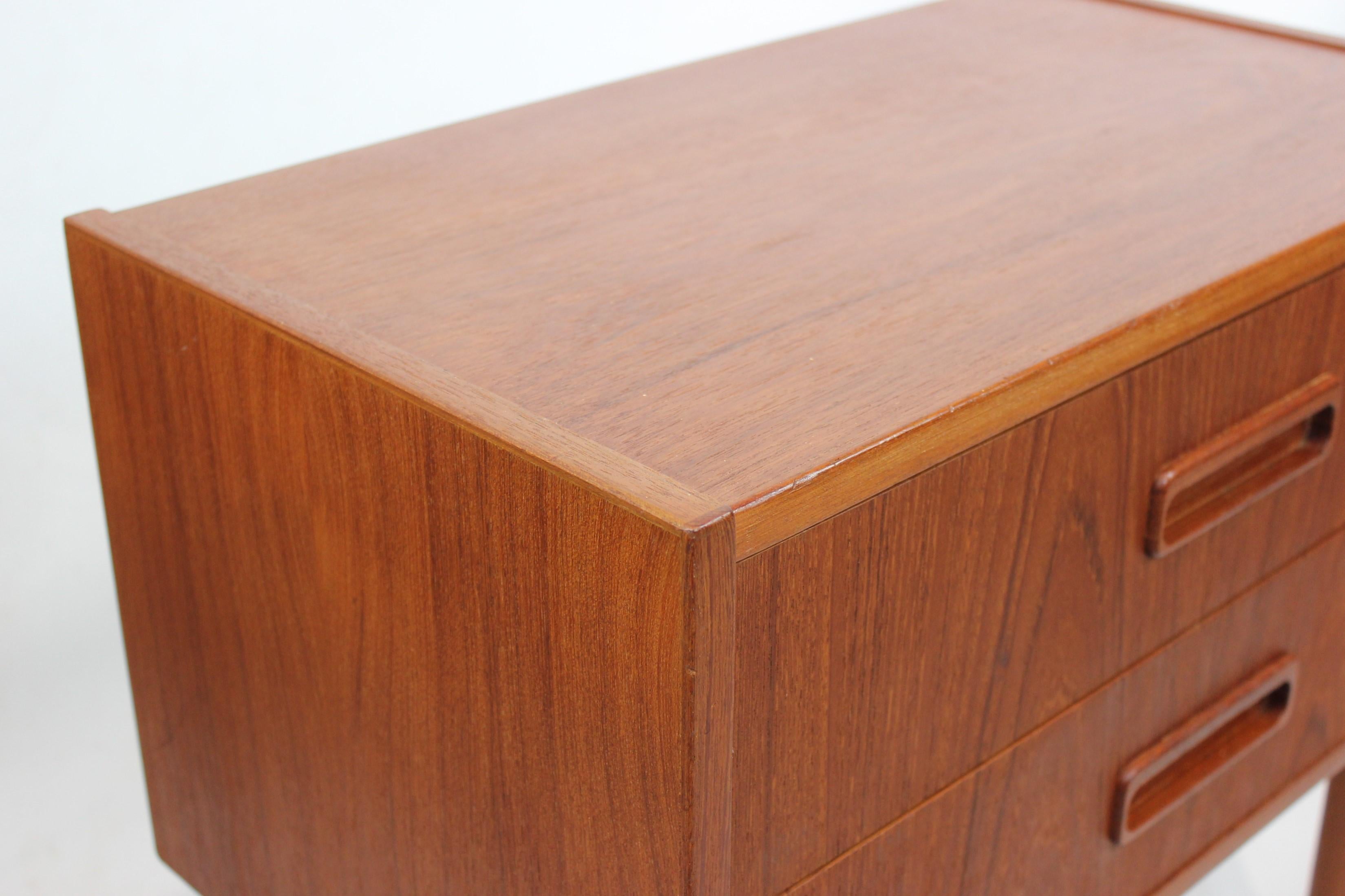 Small Chest of Drawers in Teak of Danish Design from the 1960s For Sale 2