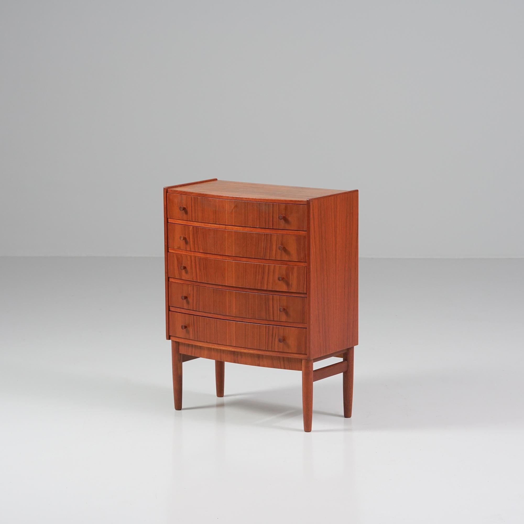 Small chest of drawers, design Kai Kristiansen, manufactured by Feldballes Møbelfabrik, Denmark, 1960s. Teak. Good vintage condition, minor patina and minor wear consistent with age and use. 