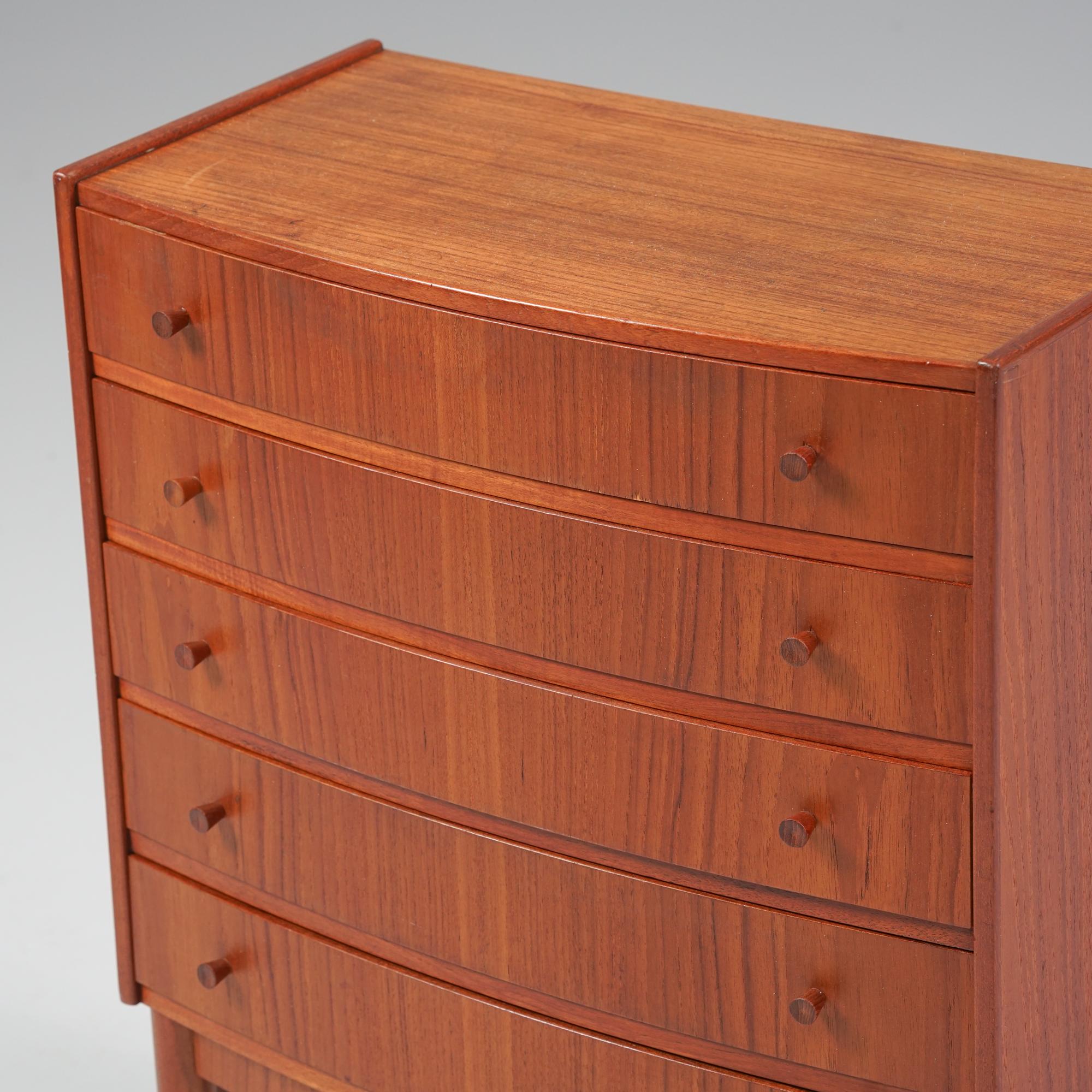 Danish Small Chest of Drawers, Kai Kristiansen, Feldballes Møbelfabrik, 1960s For Sale