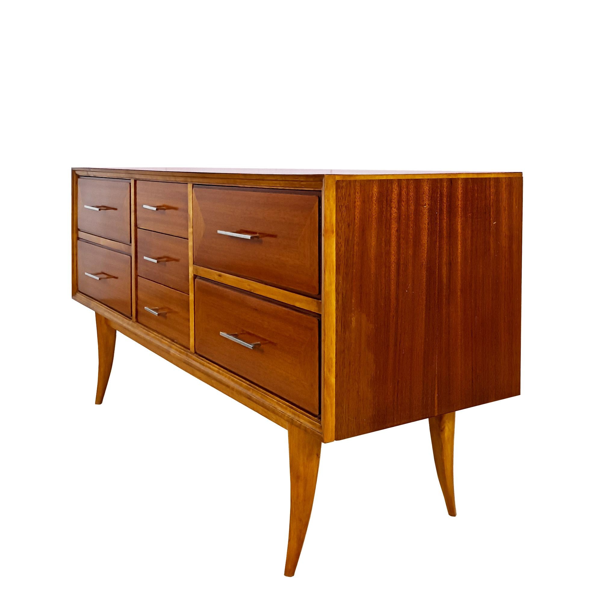 Small chest of drawers with 7 drawers in solid walnut and light walnut veneer, nickel-plated metal handles, satin-finishing shellac.

Spain circa 1960