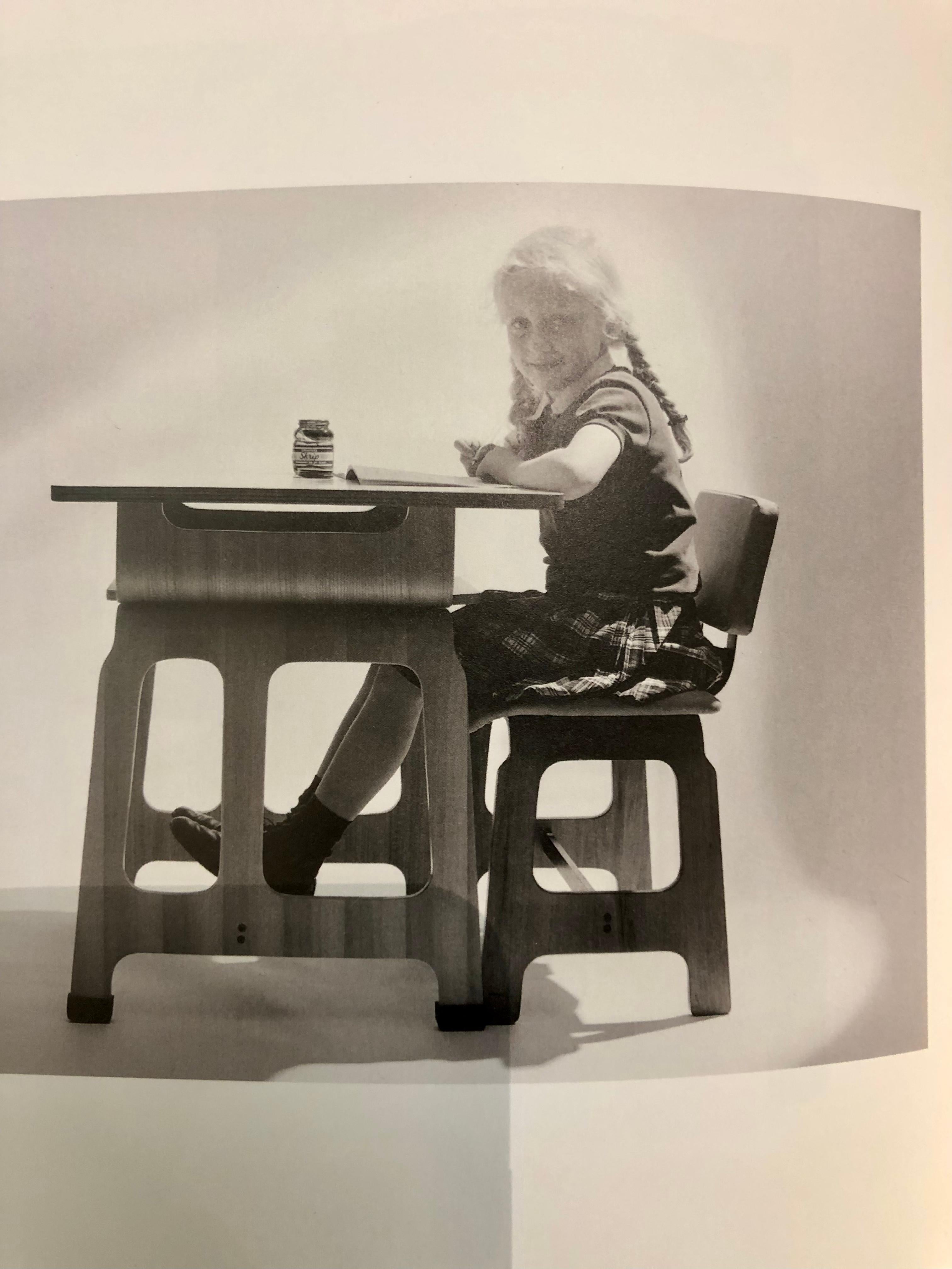 Schreibtisch für Kinder von Jules Wabbes, herausgegeben von Bulo im Angebot 5