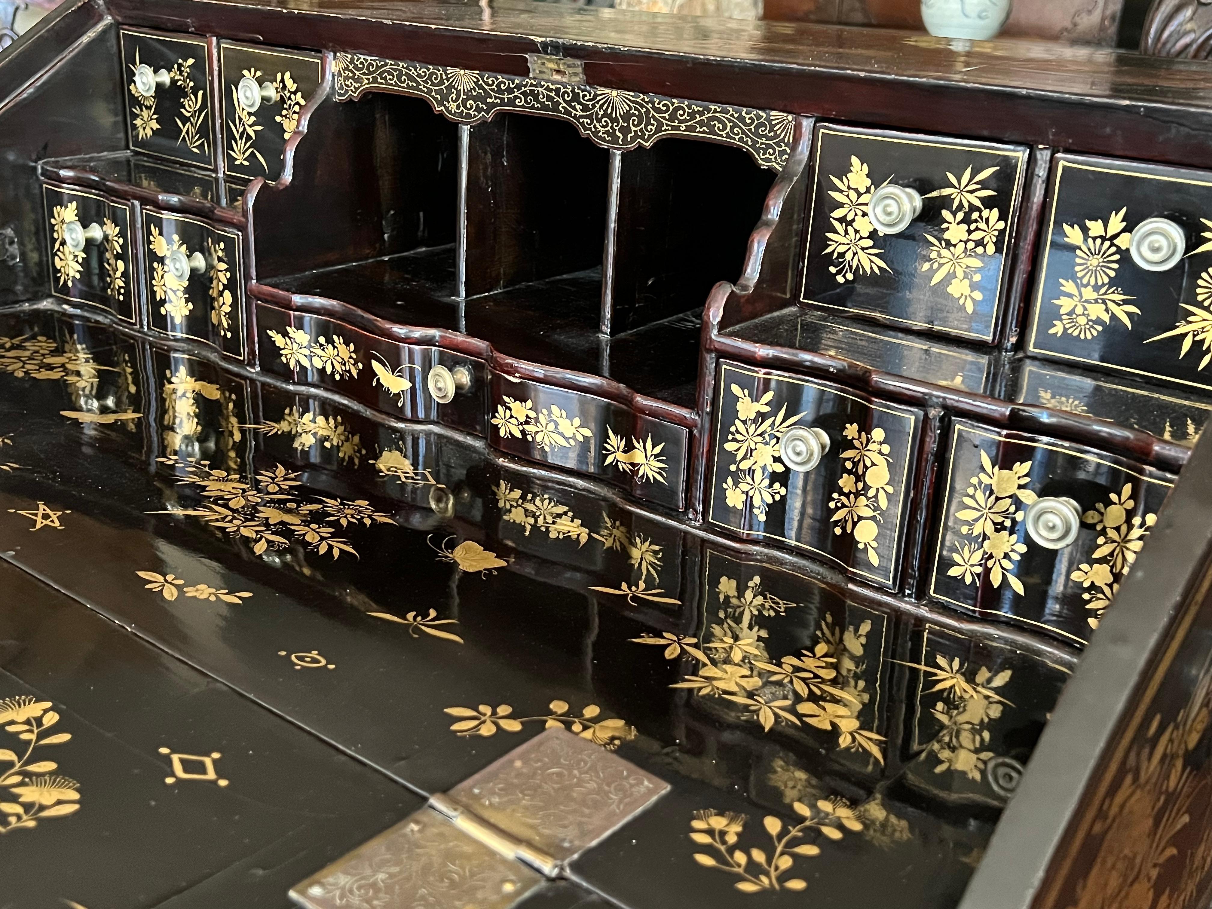 Small Chinese 18th Century Export Lacquer Desk 6