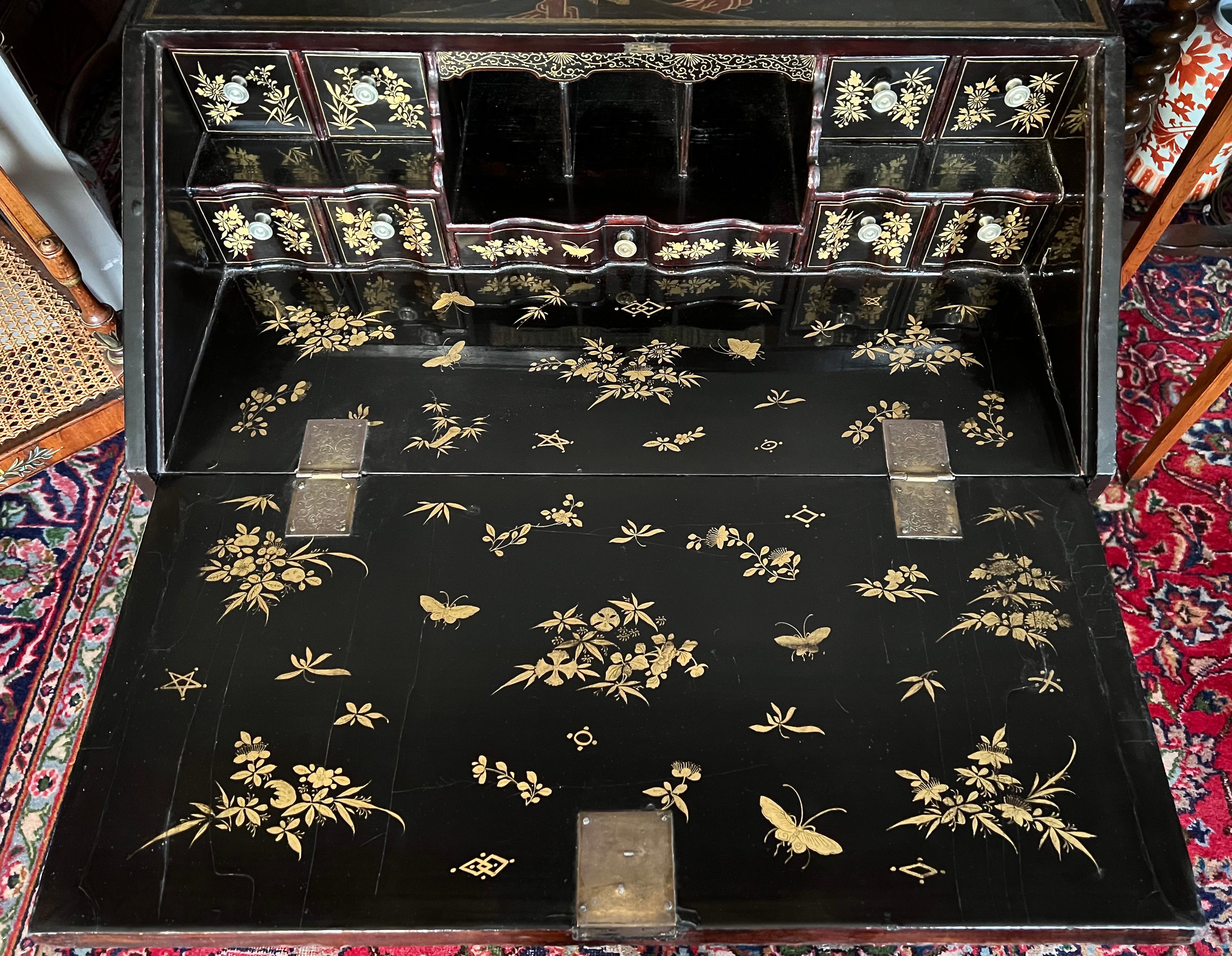 Small Chinese 18th Century Export Lacquer Desk 1