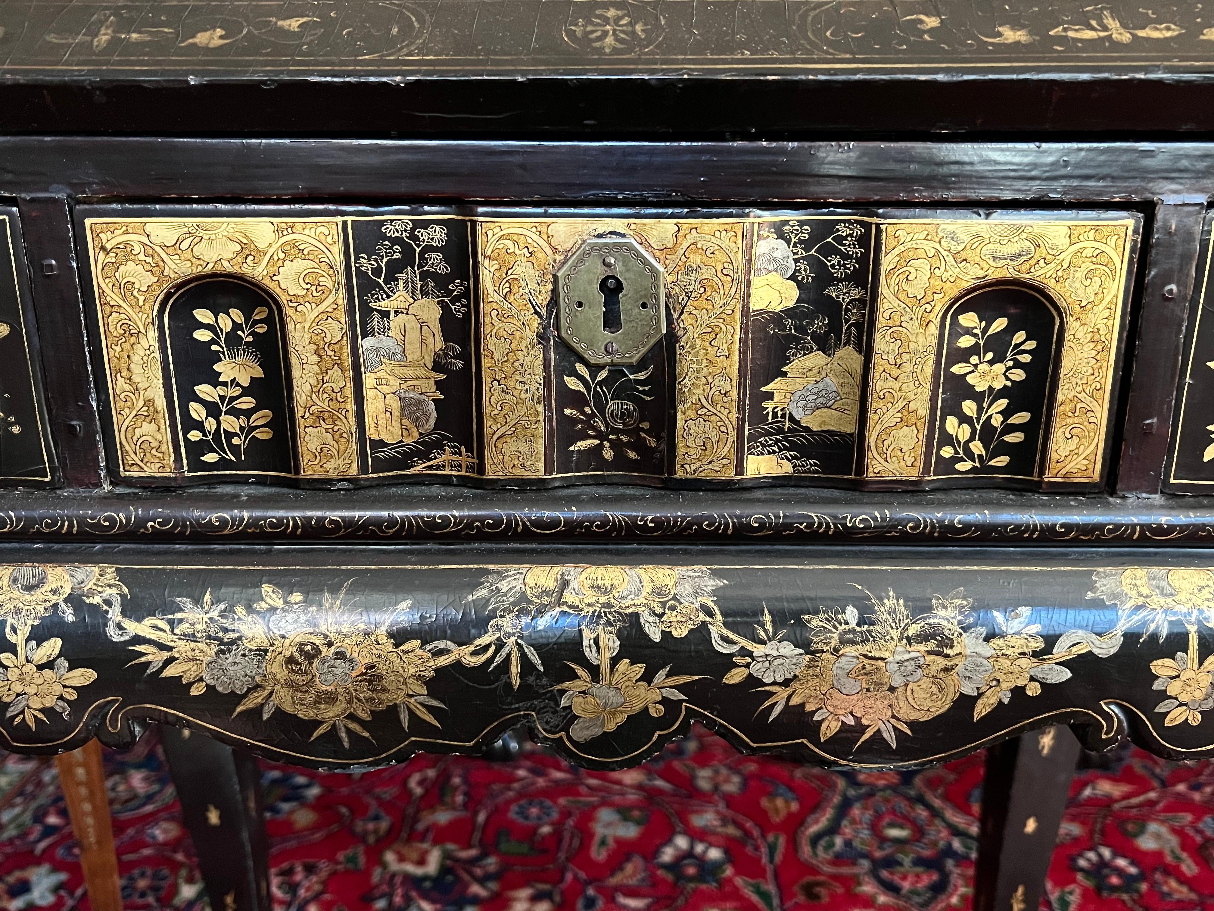Small Chinese 18th Century Export Lacquer Desk 2