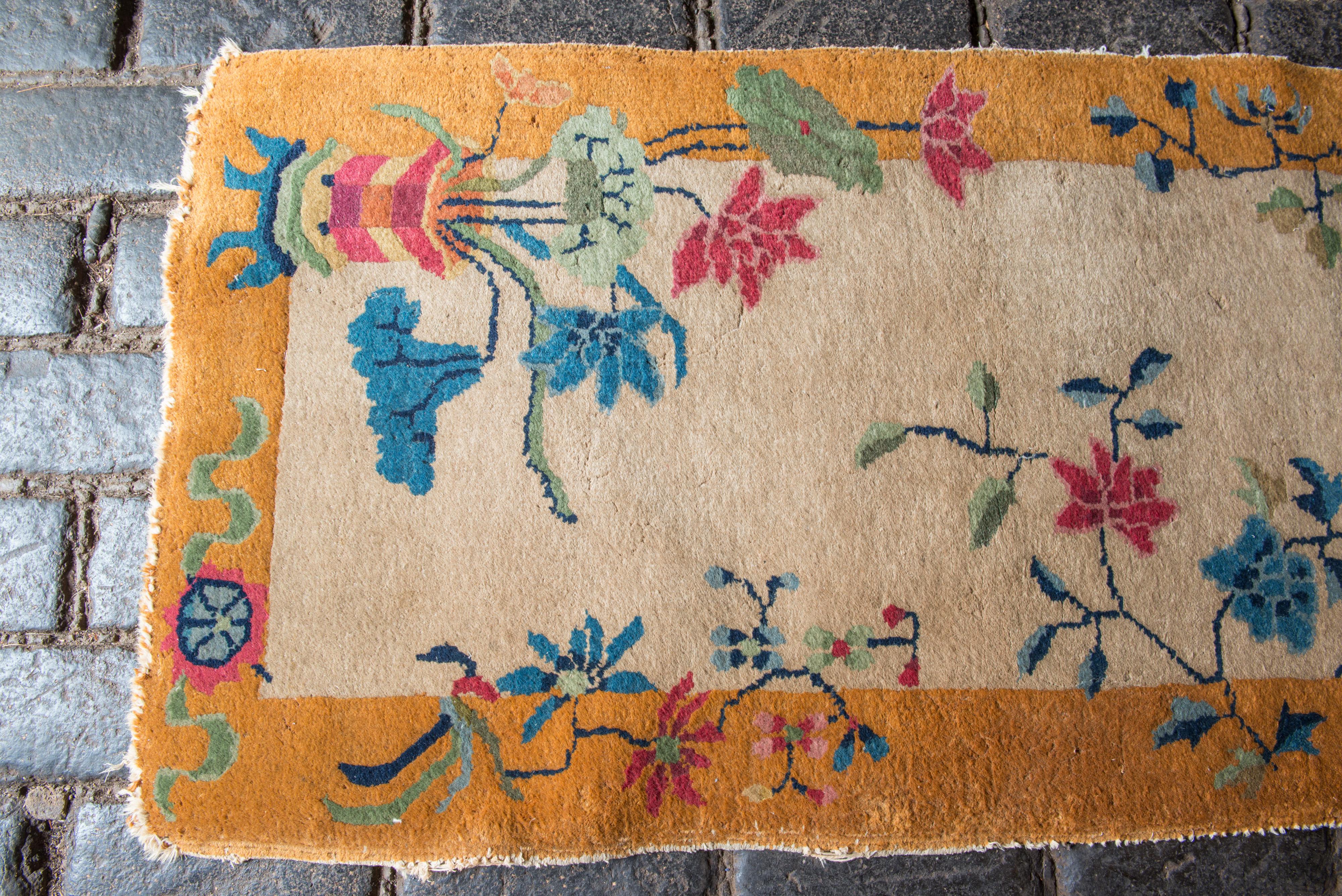 Small Chinese Art Deco Rug In Good Condition In Stamford, CT