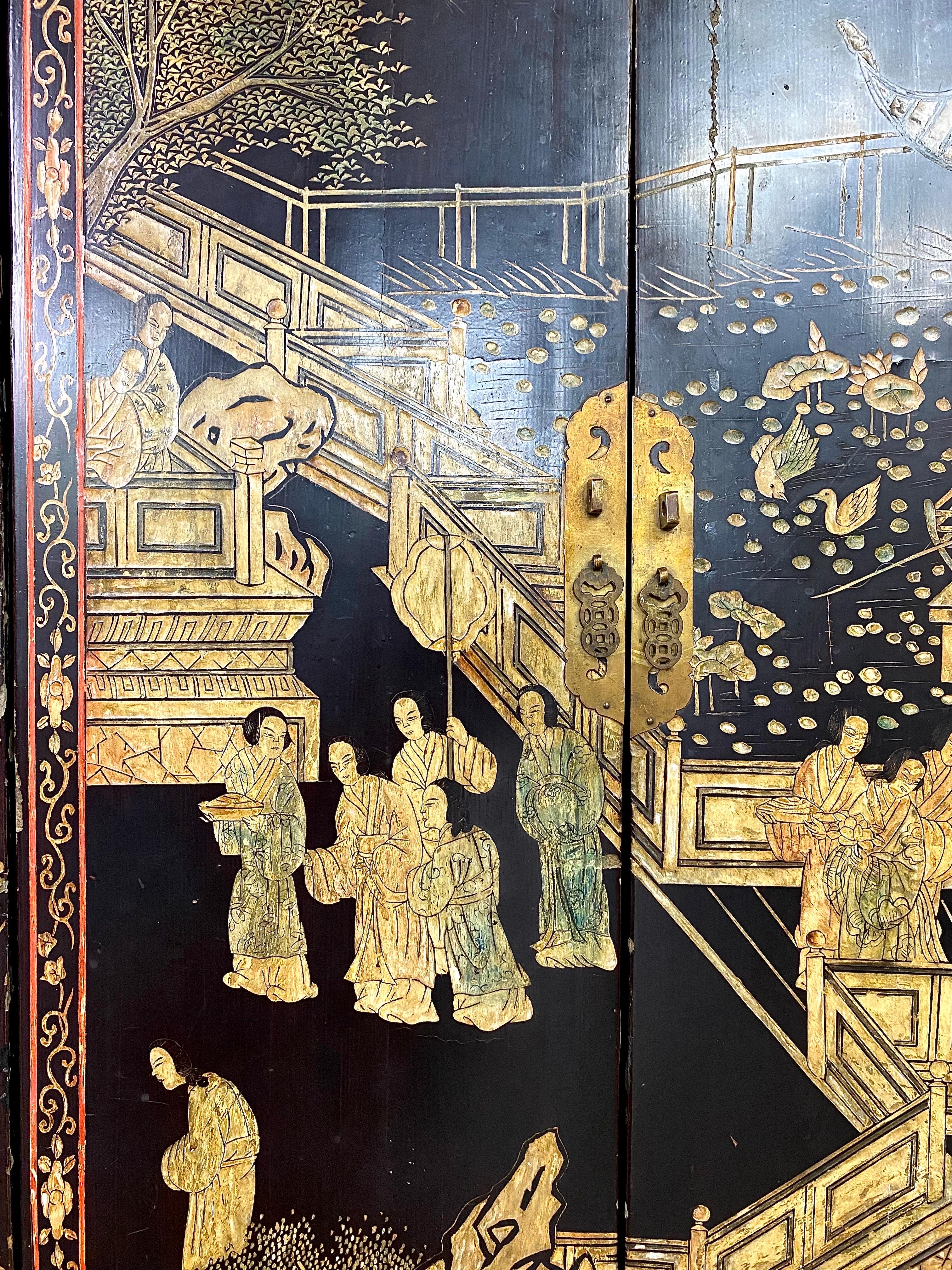 Laqué Petite armoire chinoise laquée noire 19ème siècle en vente