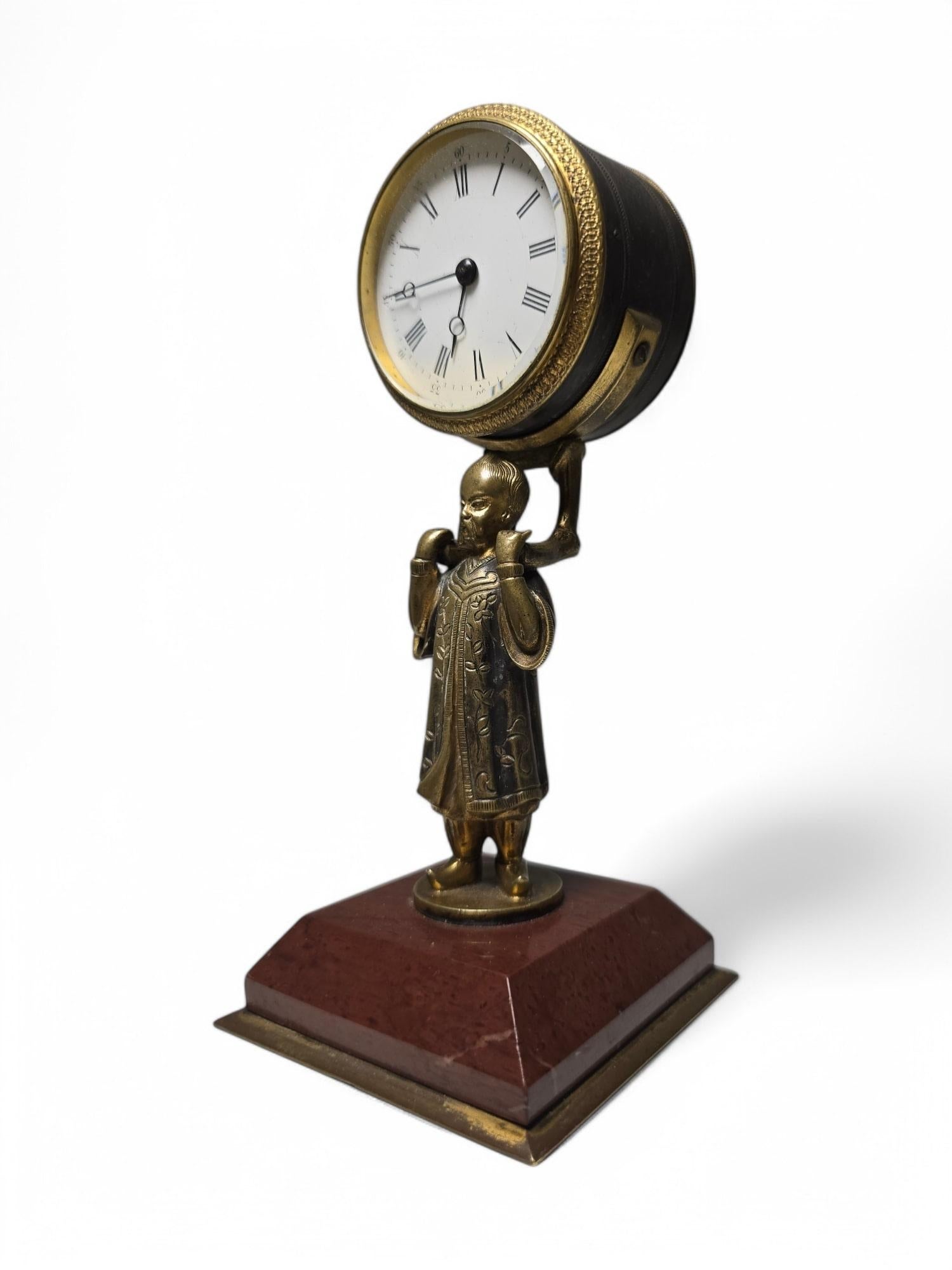Small Chinese Clock from 1900 In Good Condition For Sale In Madrid, ES