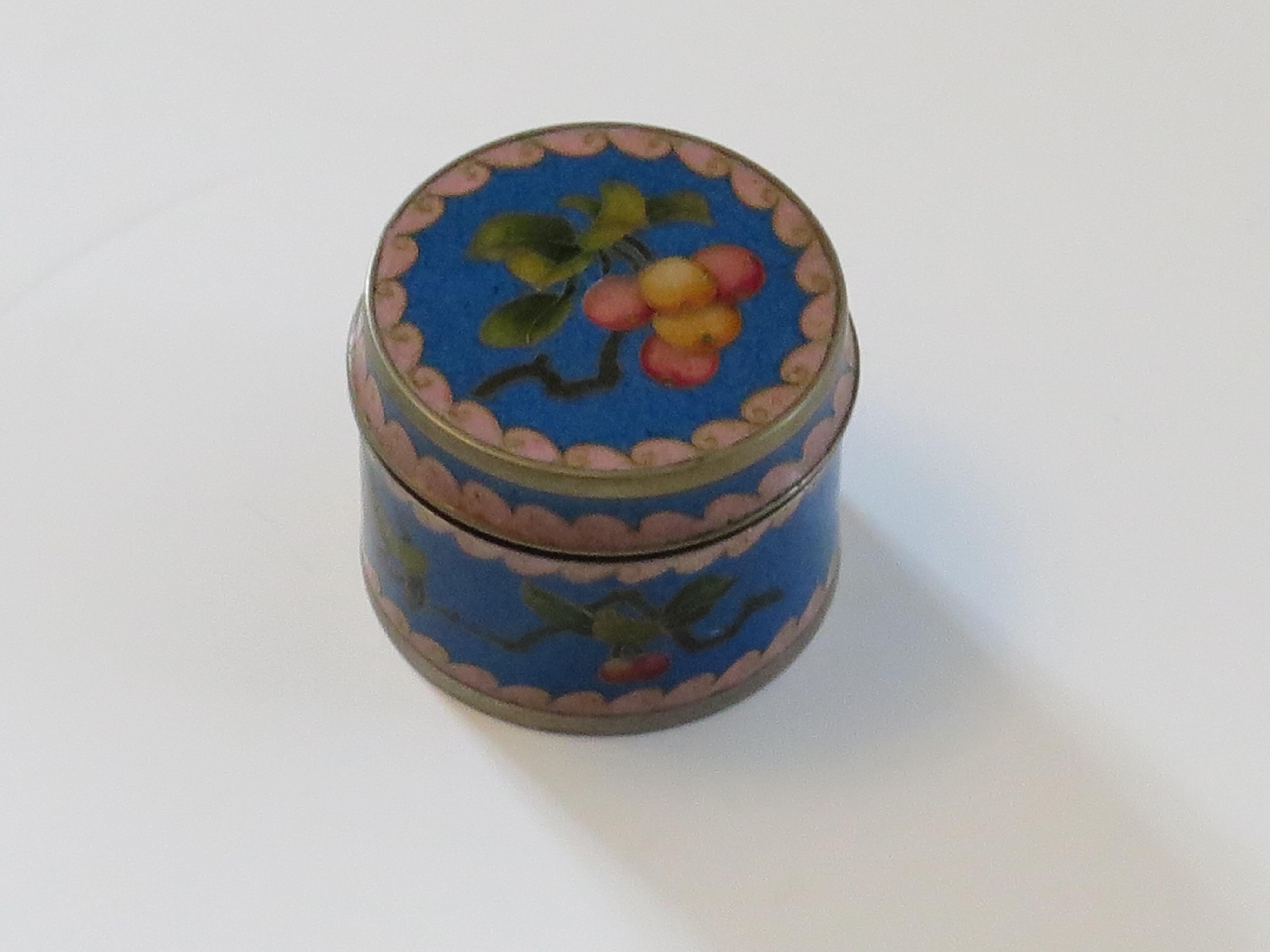 Qing Small Chinese Cloisonné Lidded Box decorated with peaches, Circa 1930 For Sale
