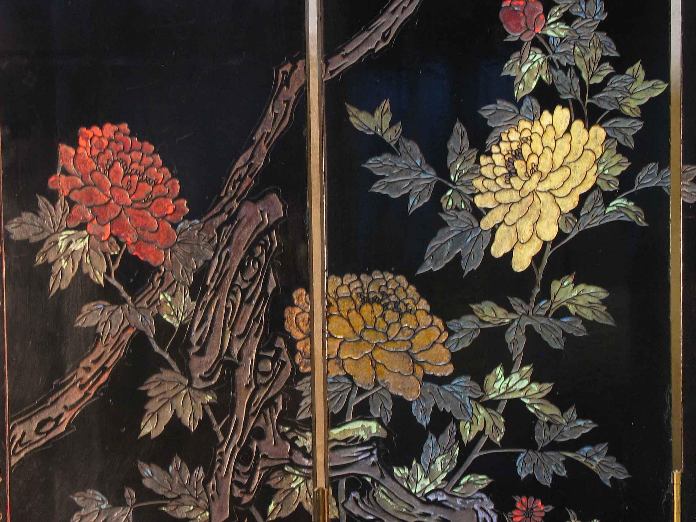 Small Chinese Coromandel and Lacquer Four-Fold Screen, Mid-20th Century 5