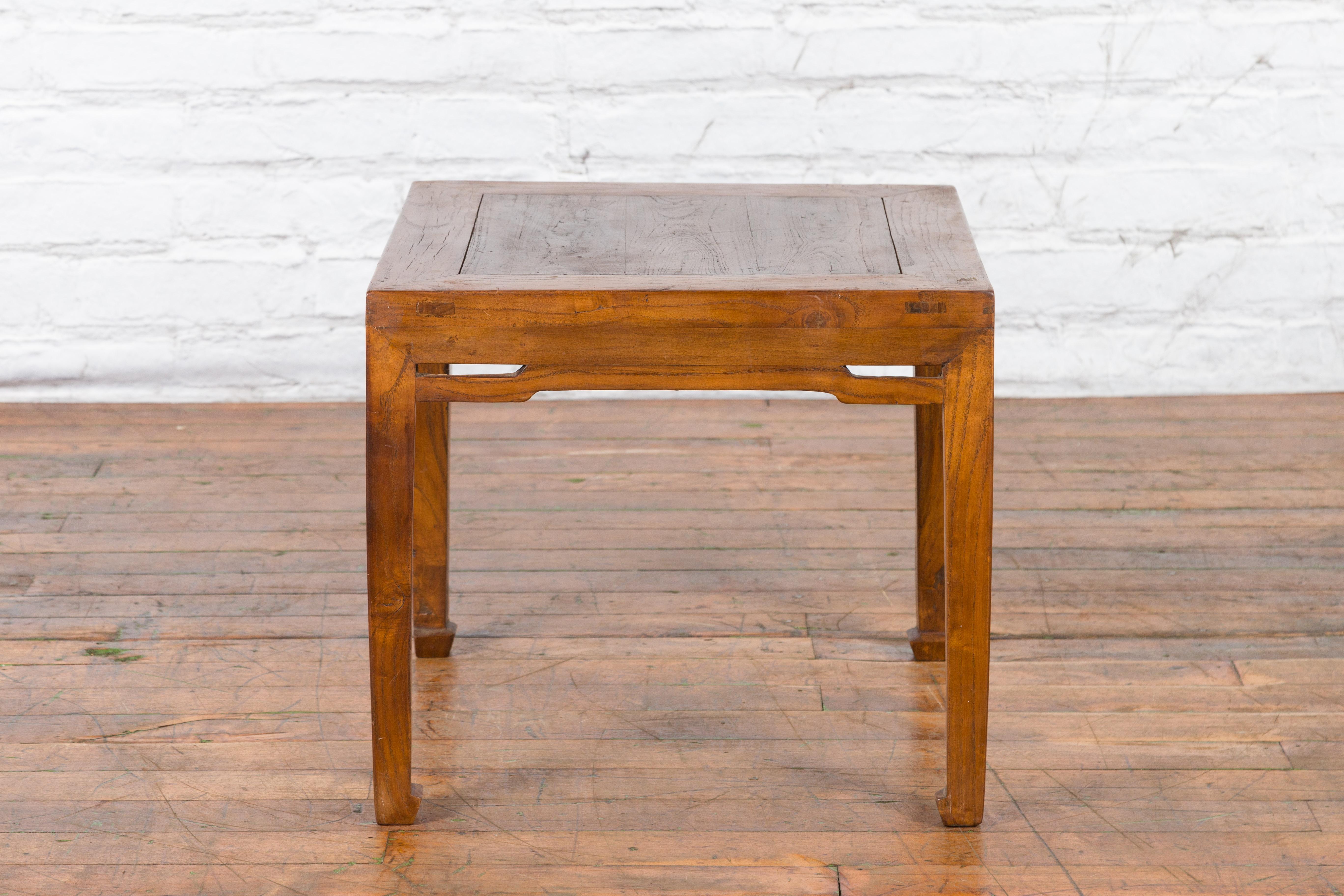 Small Chinese Early 20th Century Coffee Table with Humpback Stretchers For Sale 12