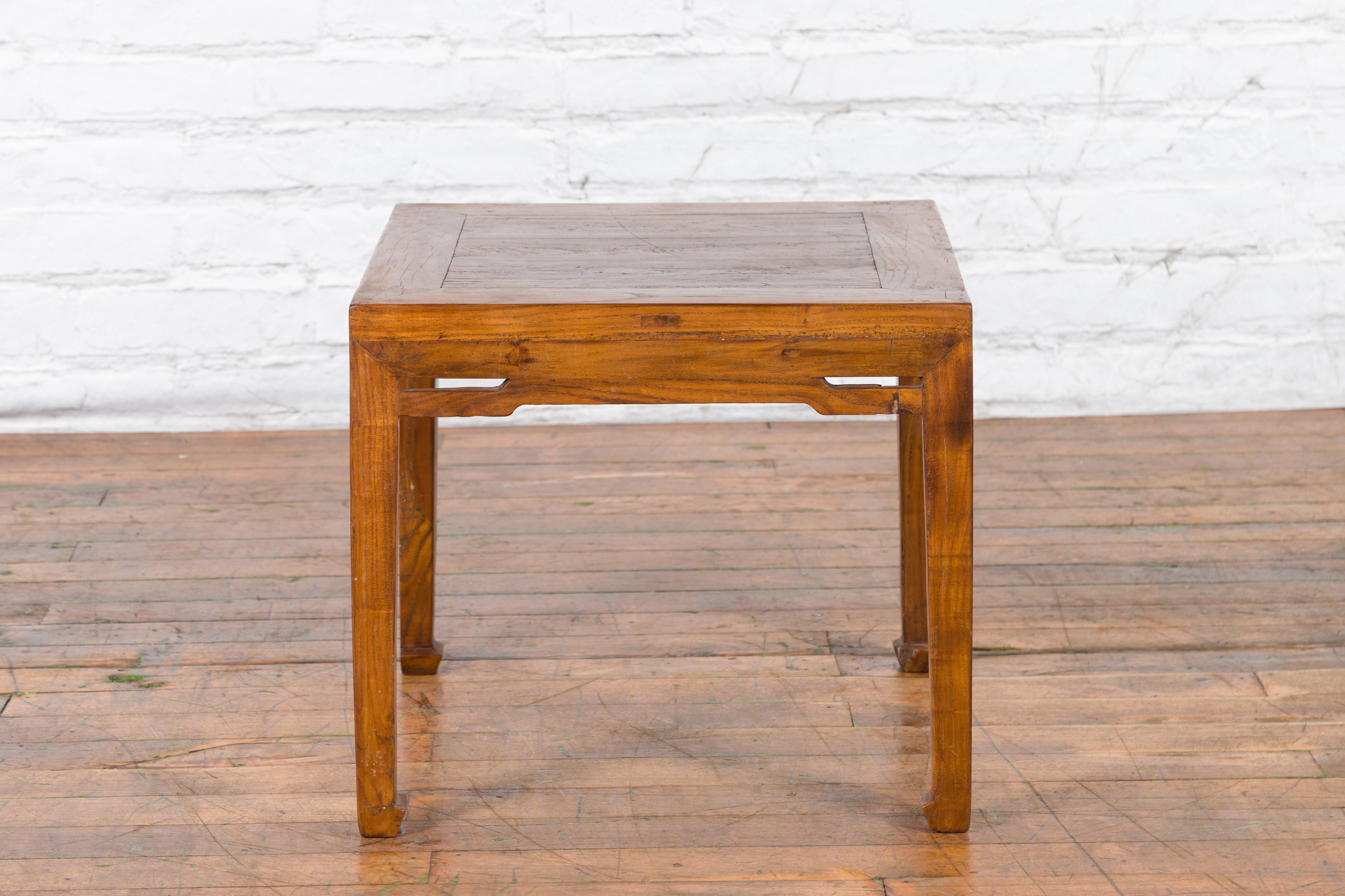 Small Chinese Early 20th Century Coffee Table with Humpback Stretchers For Sale 13