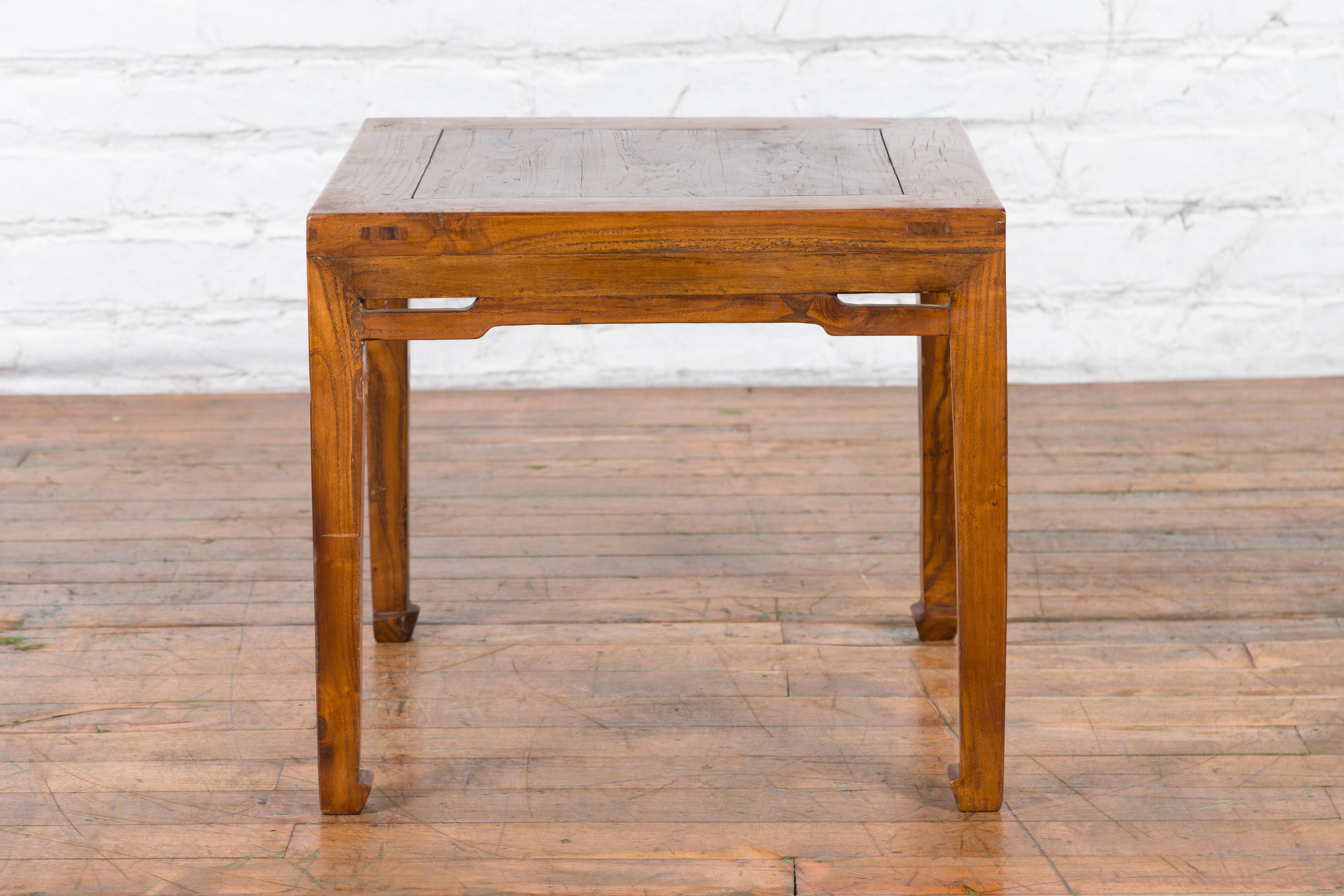 Small Chinese Early 20th Century Coffee Table with Humpback Stretchers For Sale 1