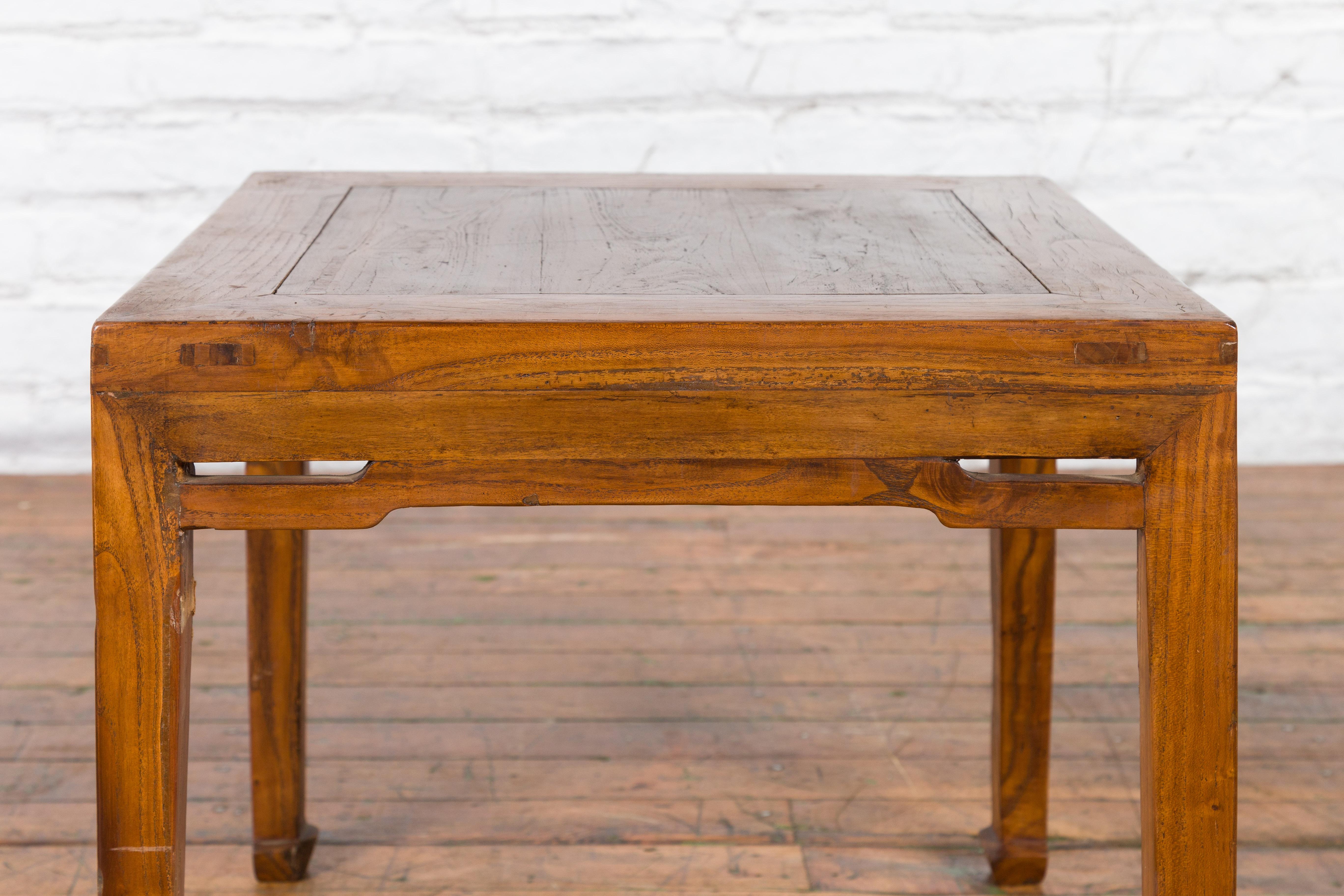 Small Chinese Early 20th Century Coffee Table with Humpback Stretchers For Sale 2