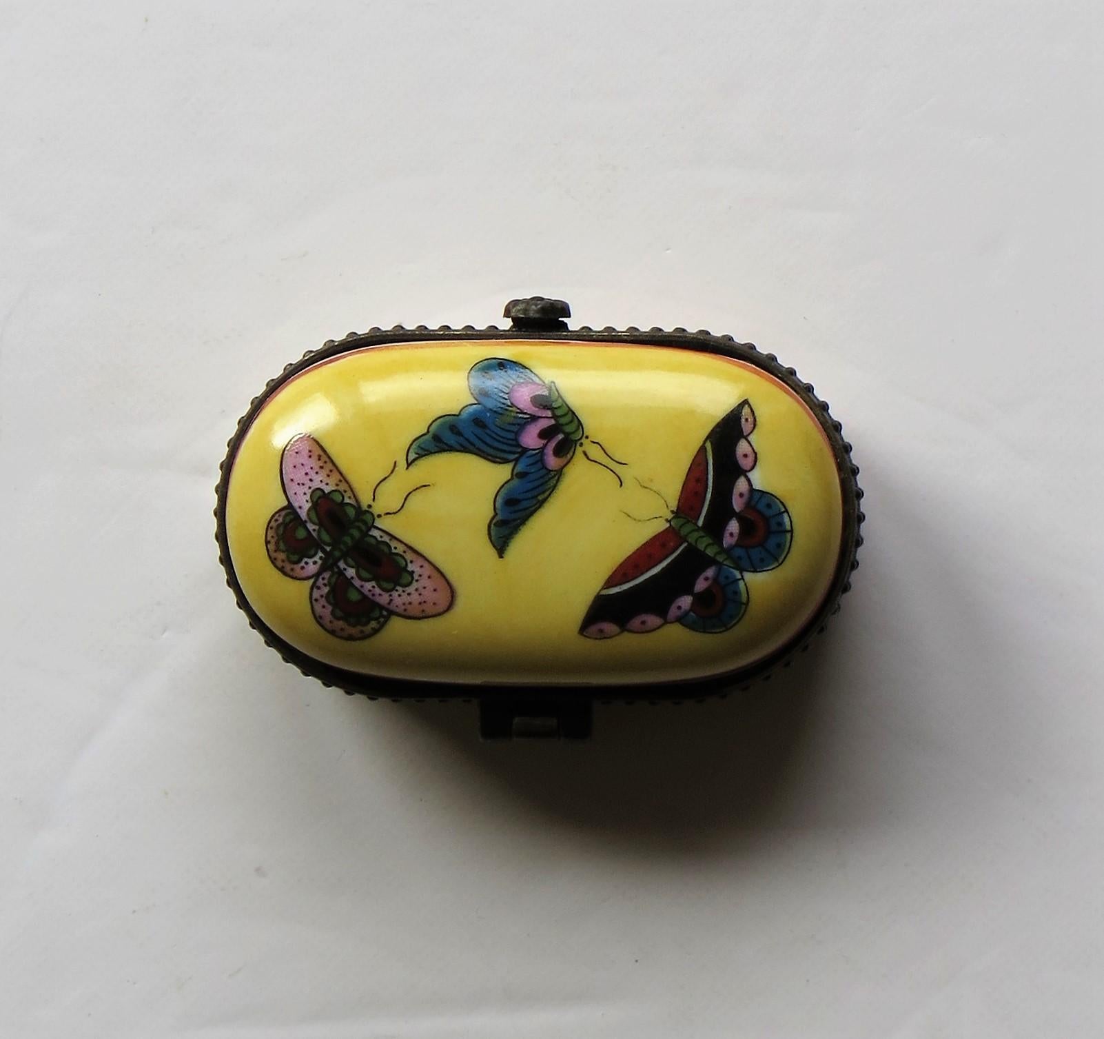 Small Chinese Export Porcelain Box Hinged Lid Hand Painted Butterflies 7