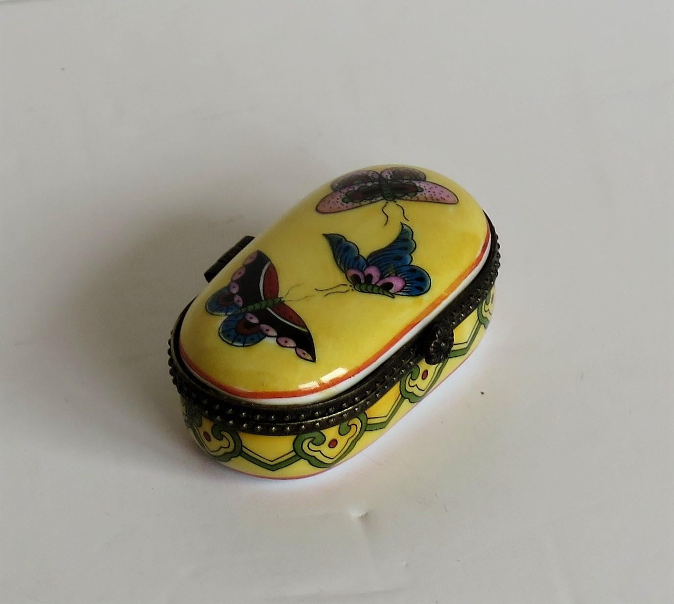 Hand-Painted Small Chinese Export Porcelain Box Hinged Lid Hand Painted Butterflies