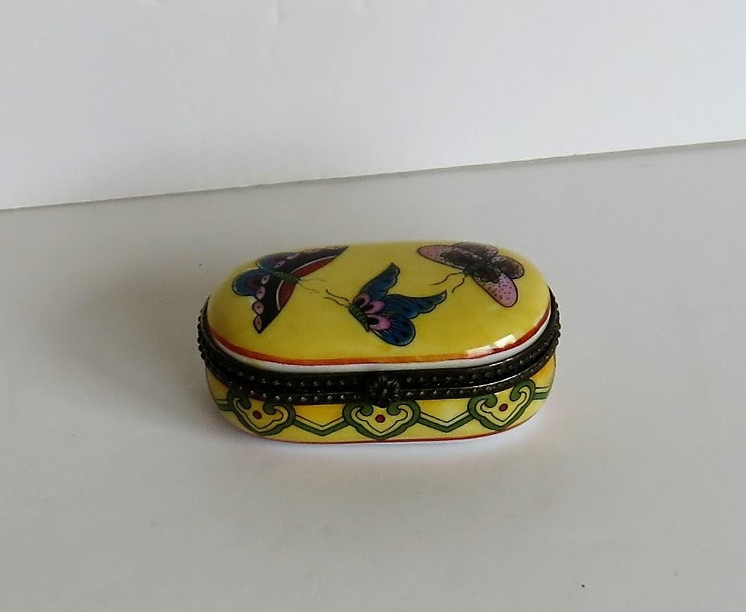 20th Century Small Chinese Export Porcelain Box Hinged Lid Hand Painted Butterflies