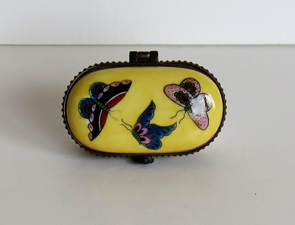 Small Chinese Export Porcelain Box Hinged Lid Hand Painted Butterflies 2